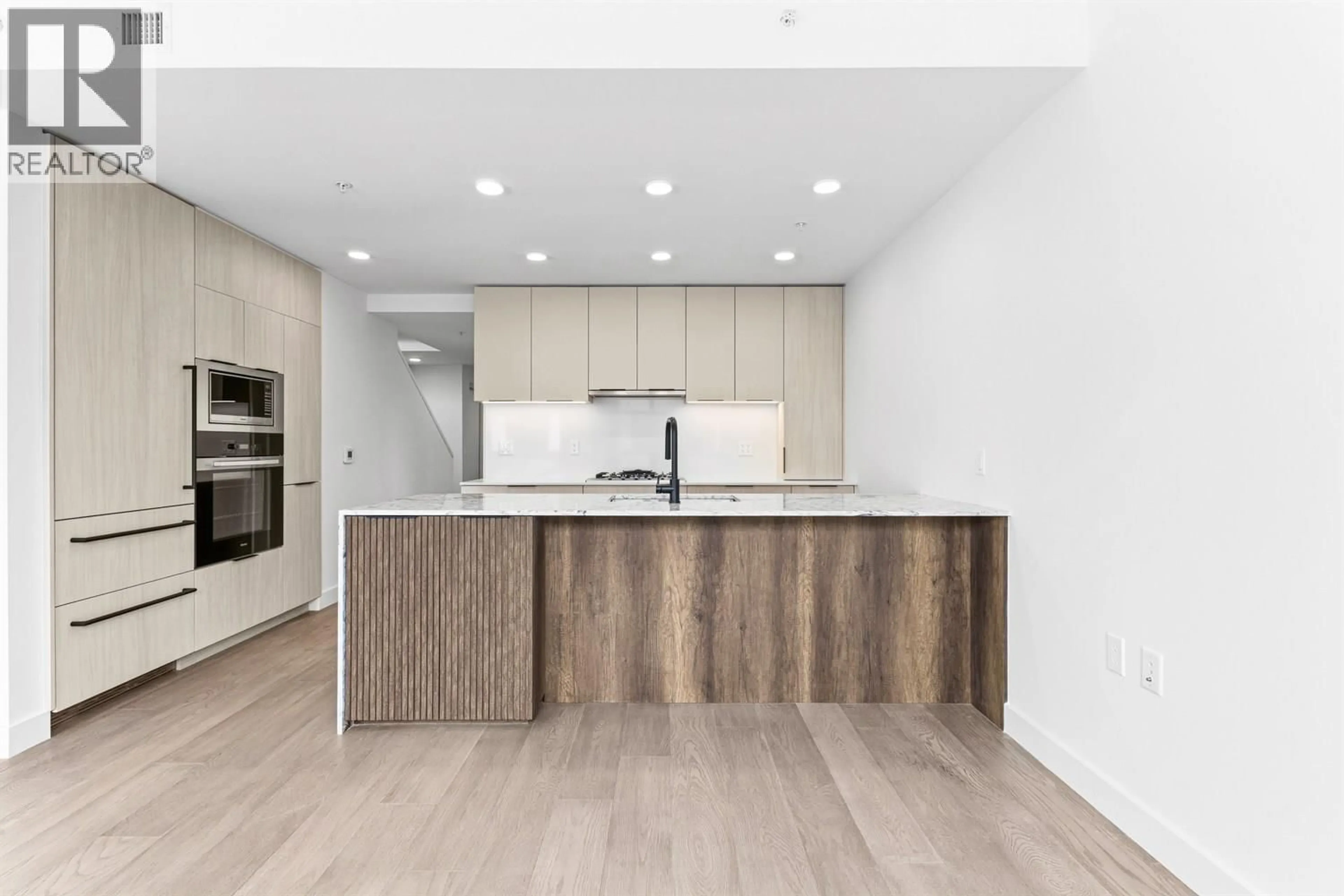 Open concept kitchen, wood/laminate floor for 303 - 3590 39TH AVENUE, Vancouver British Columbia V6N3A5