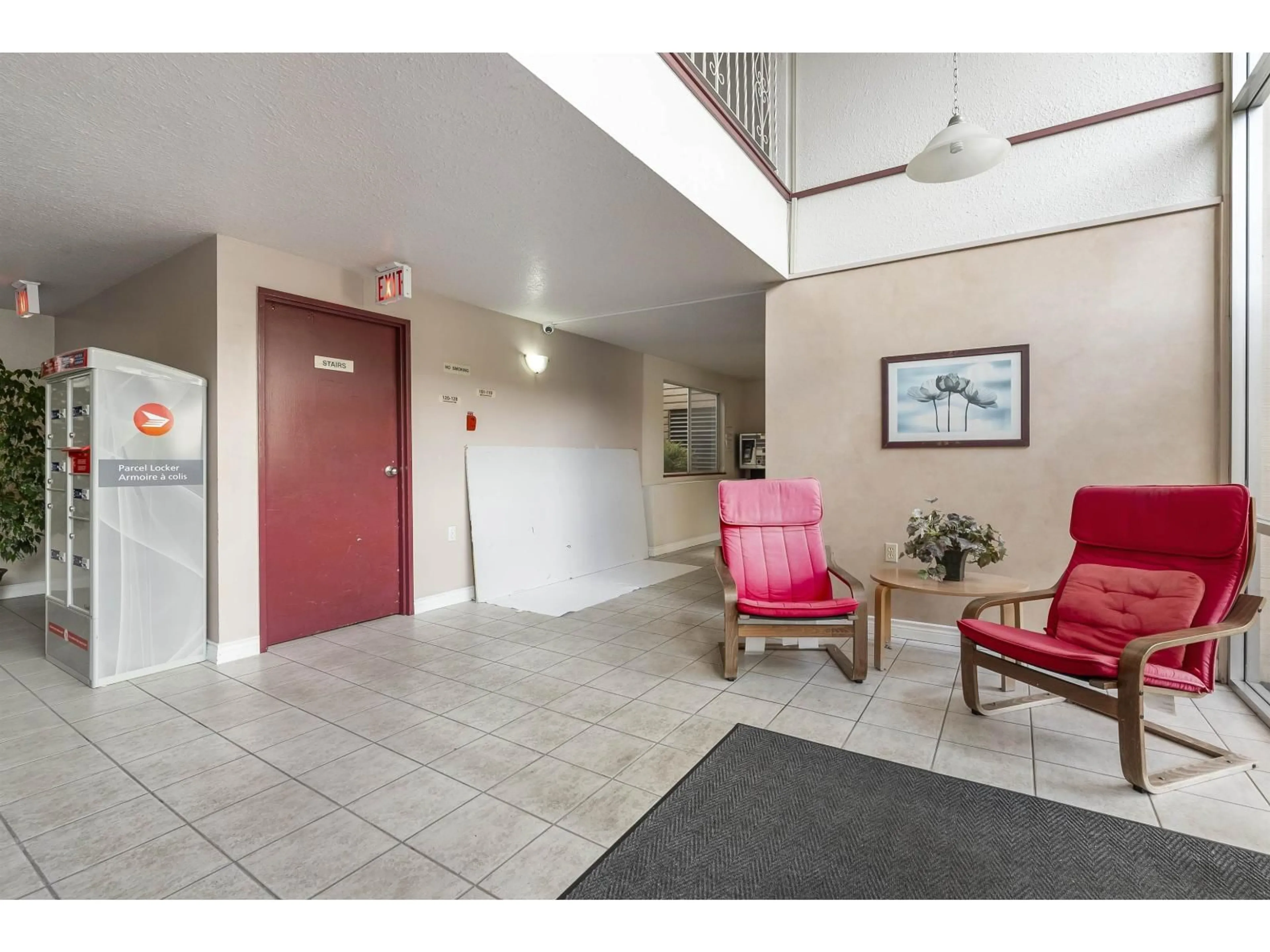 Indoor foyer for 221 - 11806 88 AVENUE, Delta British Columbia V4C3C5