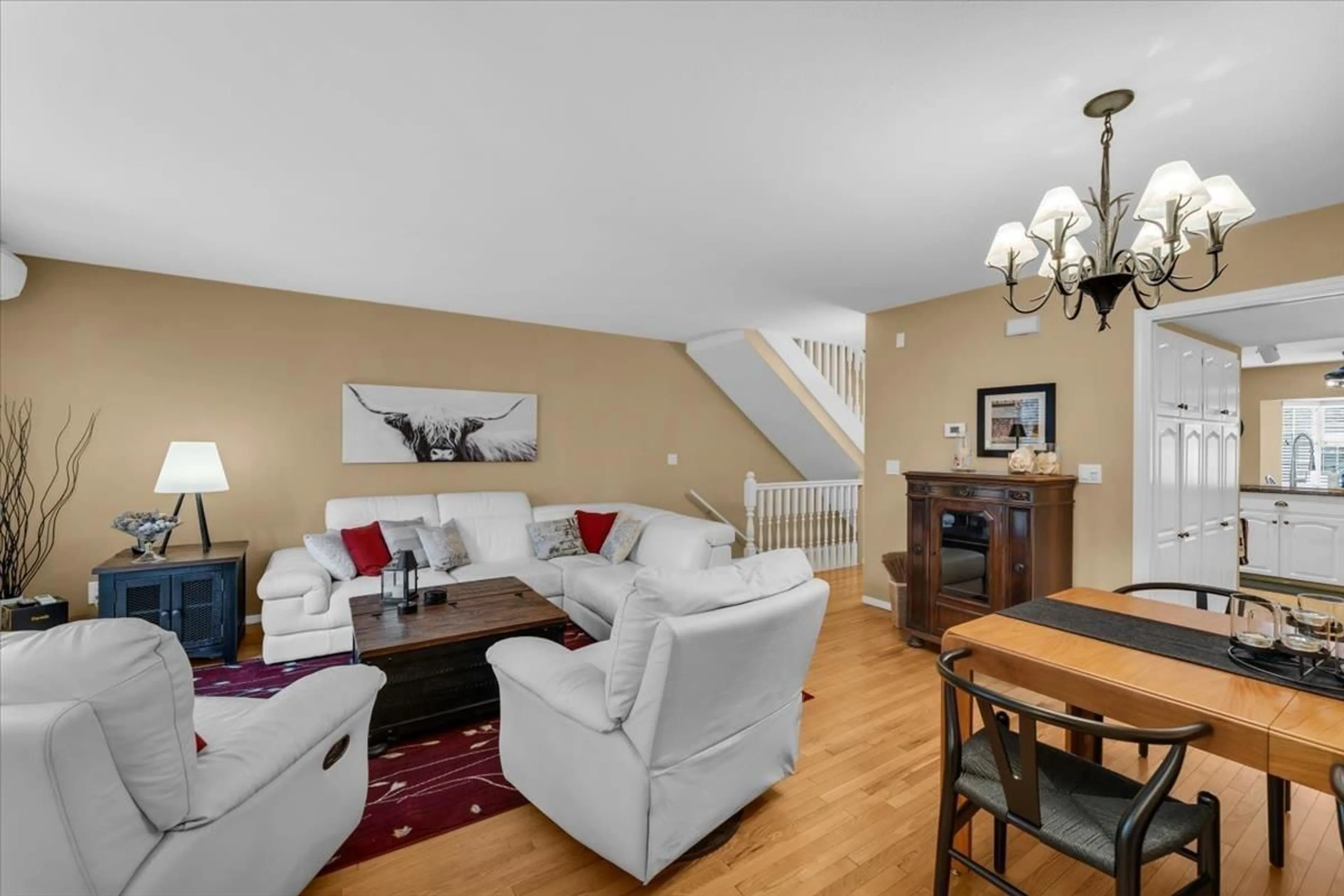 Living room with furniture, wood/laminate floor for 25 - 10045 154 STREET, Surrey British Columbia V3R4J5