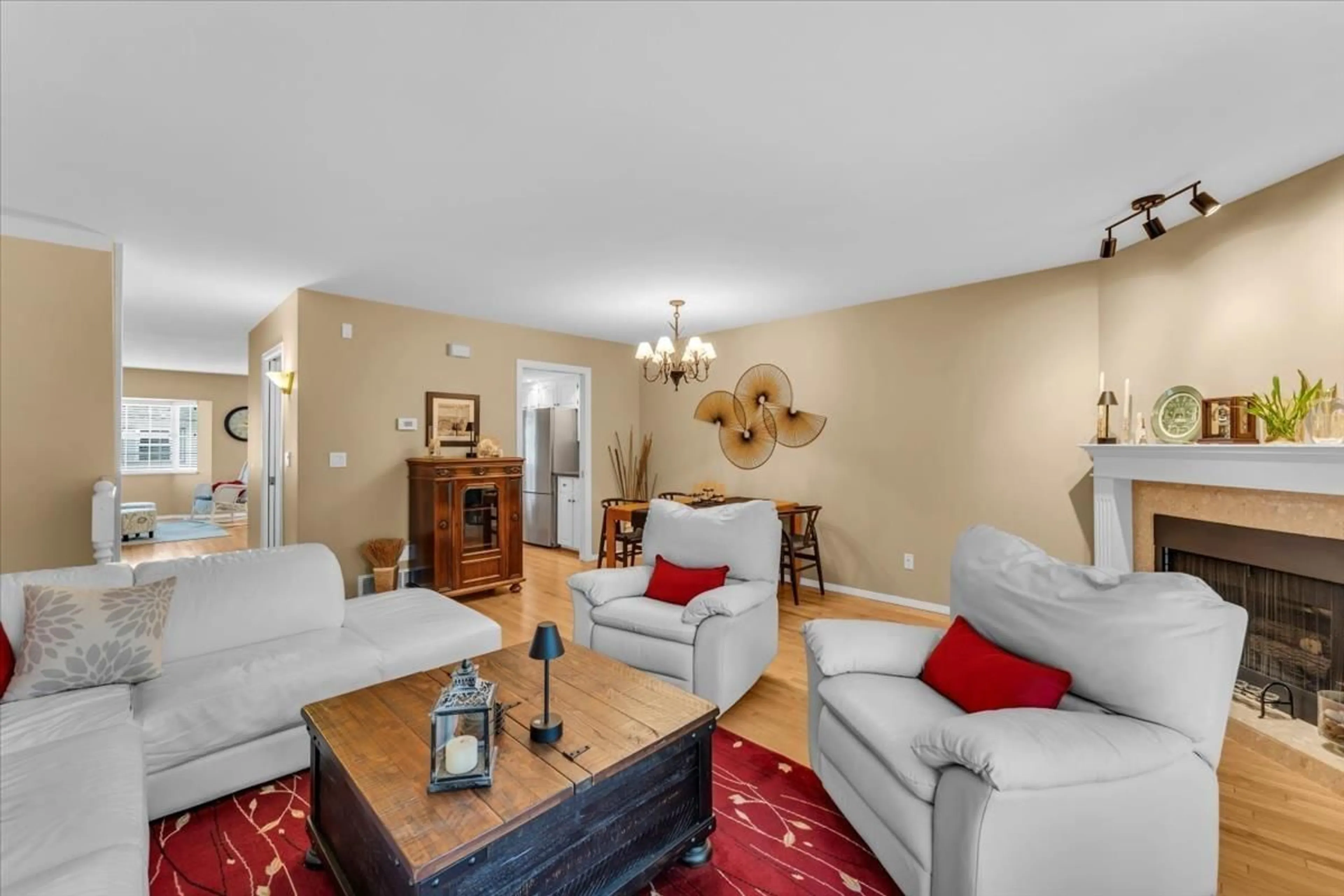 Living room with furniture, unknown for 25 - 10045 154 STREET, Surrey British Columbia V3R4J5