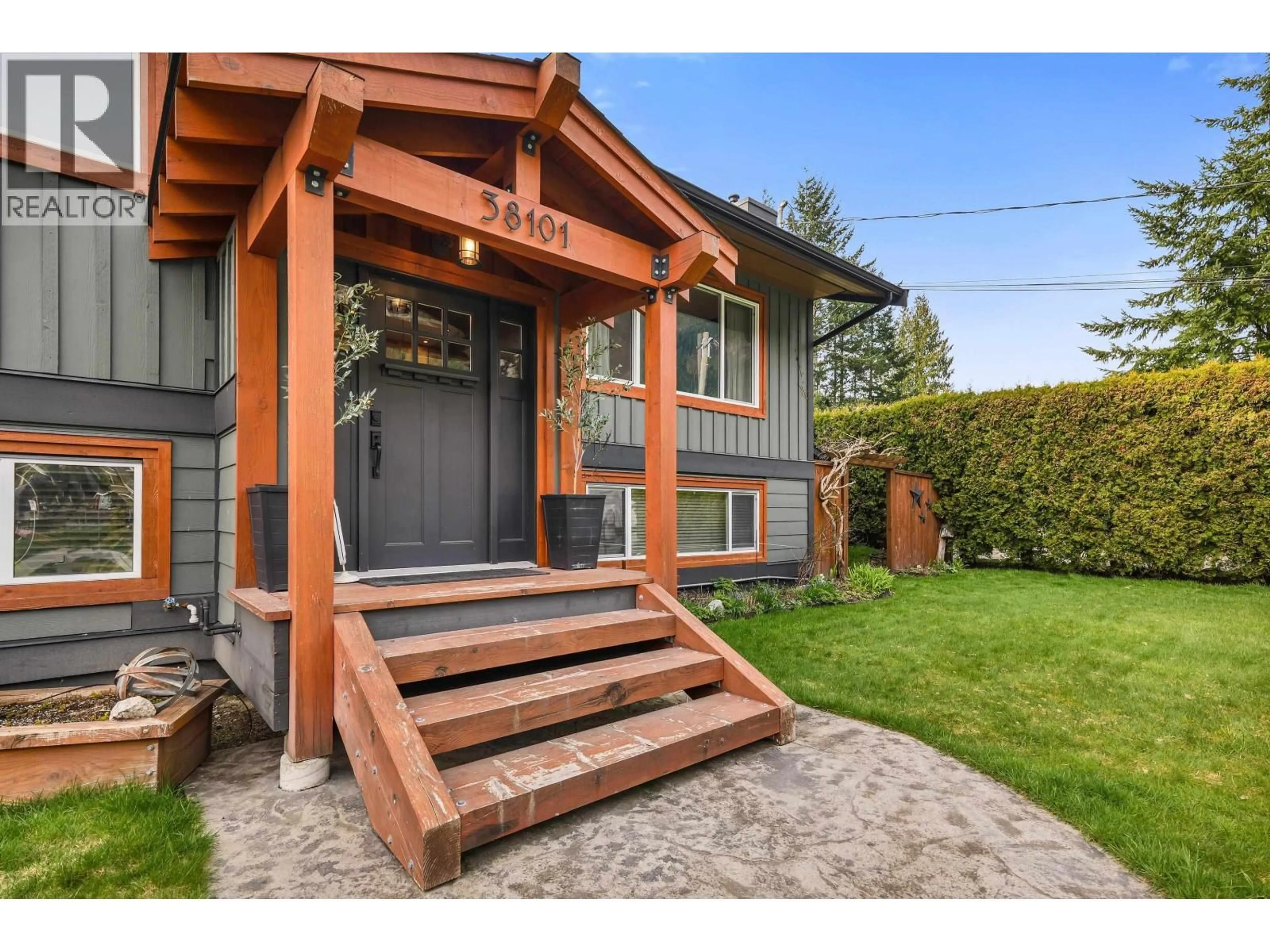 Unknown for 38101 CHESTNUT AVENUE, Squamish British Columbia V8B0X6