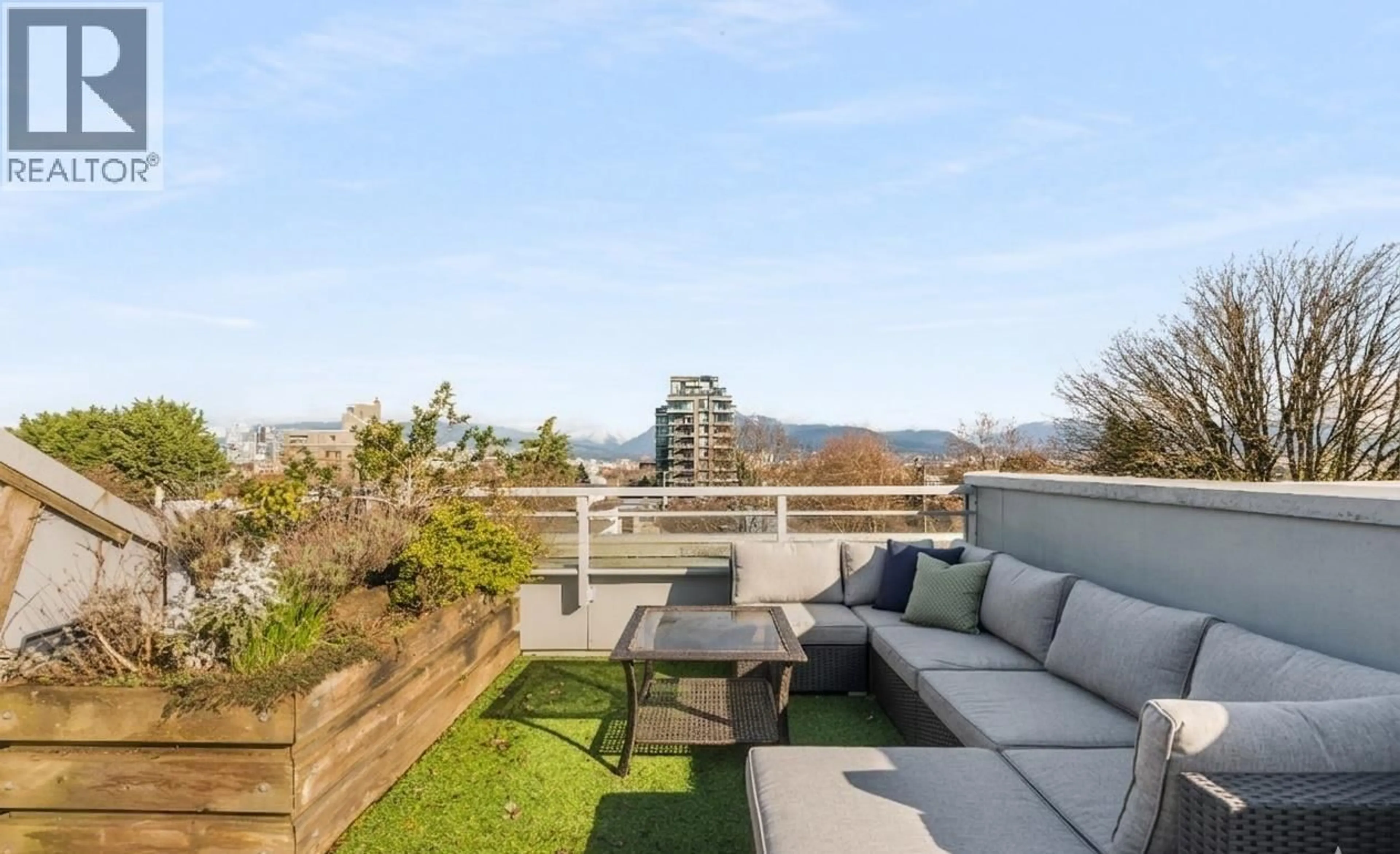 Patio, water/lake/river/ocean view for 350 7TH AVENUE, Vancouver British Columbia V5T3L8
