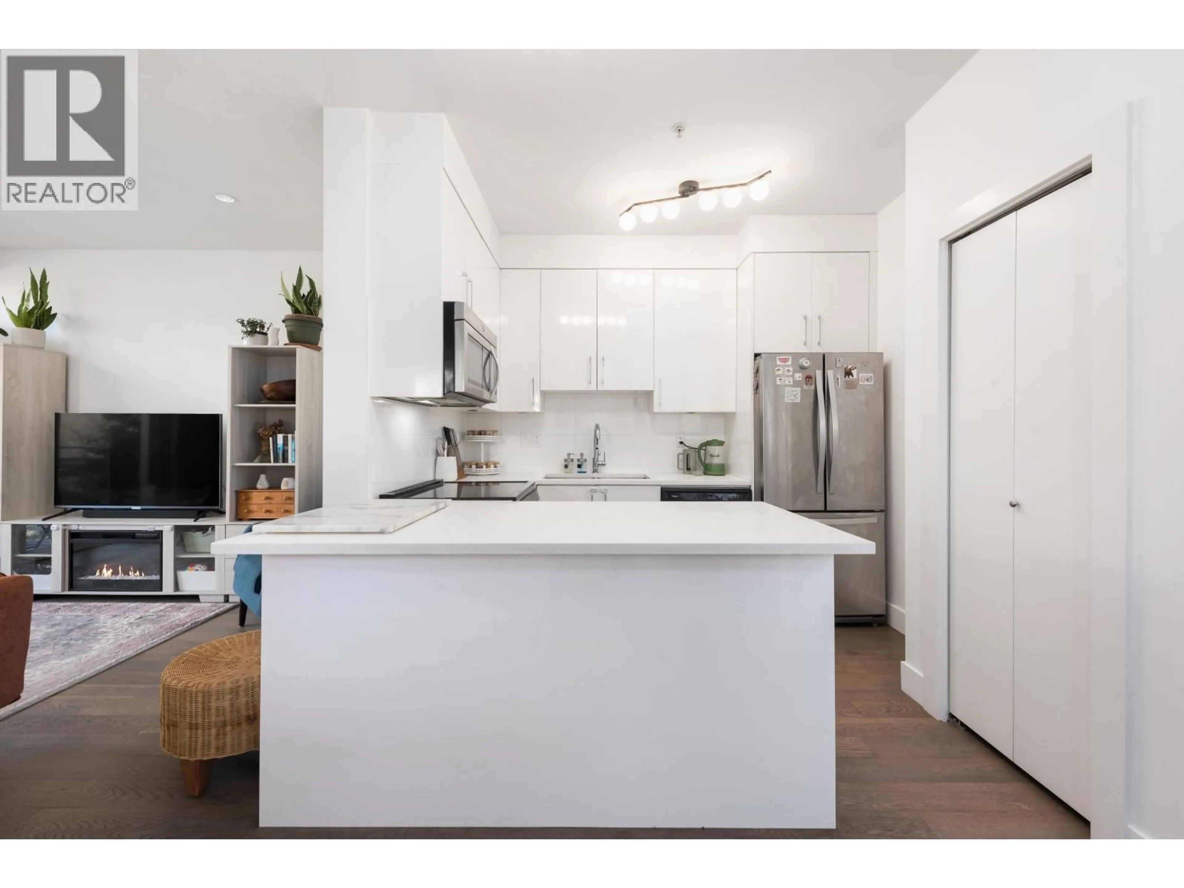 Open concept kitchen, unknown for 350 7TH AVENUE, Vancouver British Columbia V5T3L8