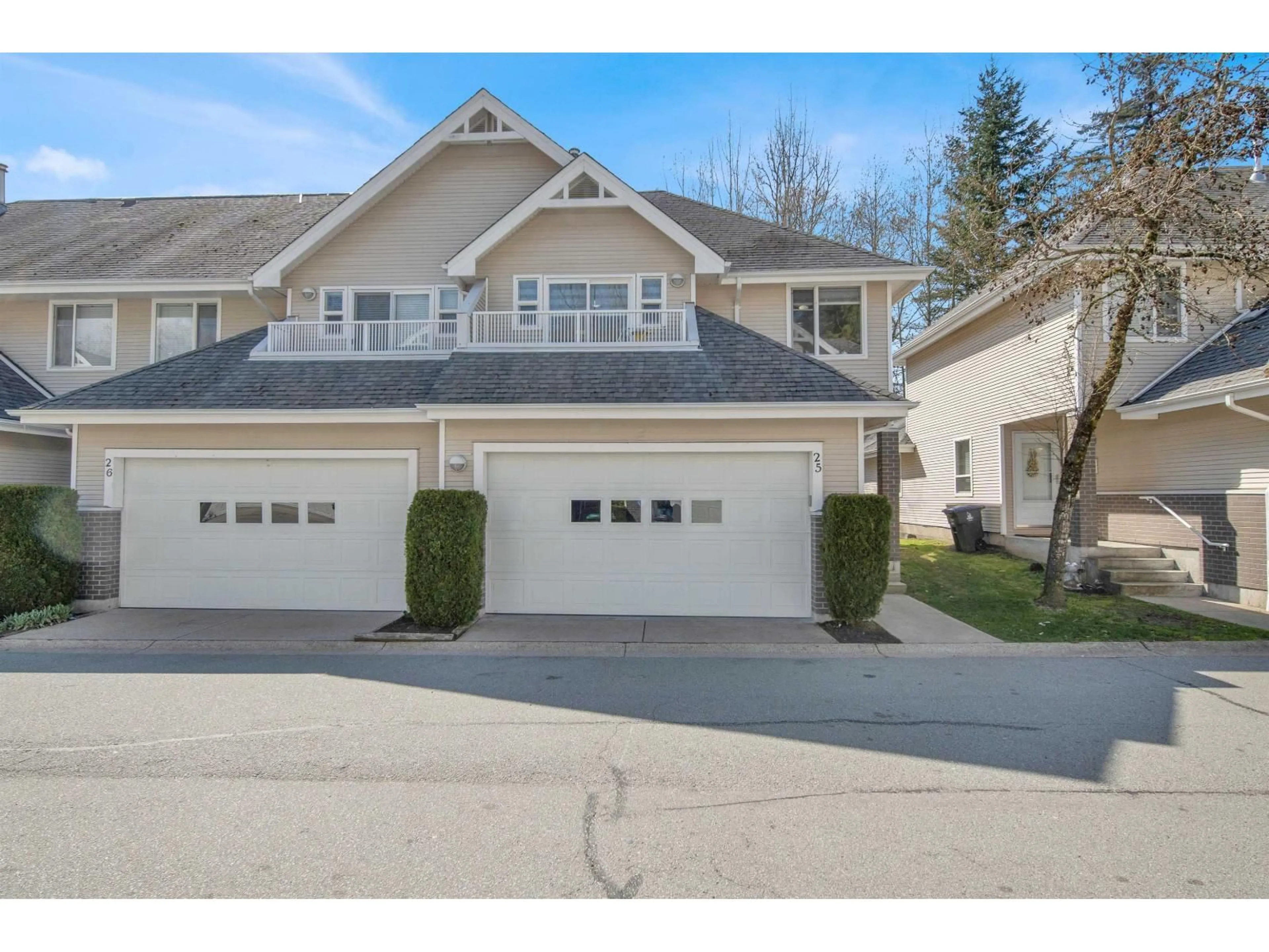 Indoor garage for 25 - 13918 58 AVENUE, Surrey British Columbia V3X3N8