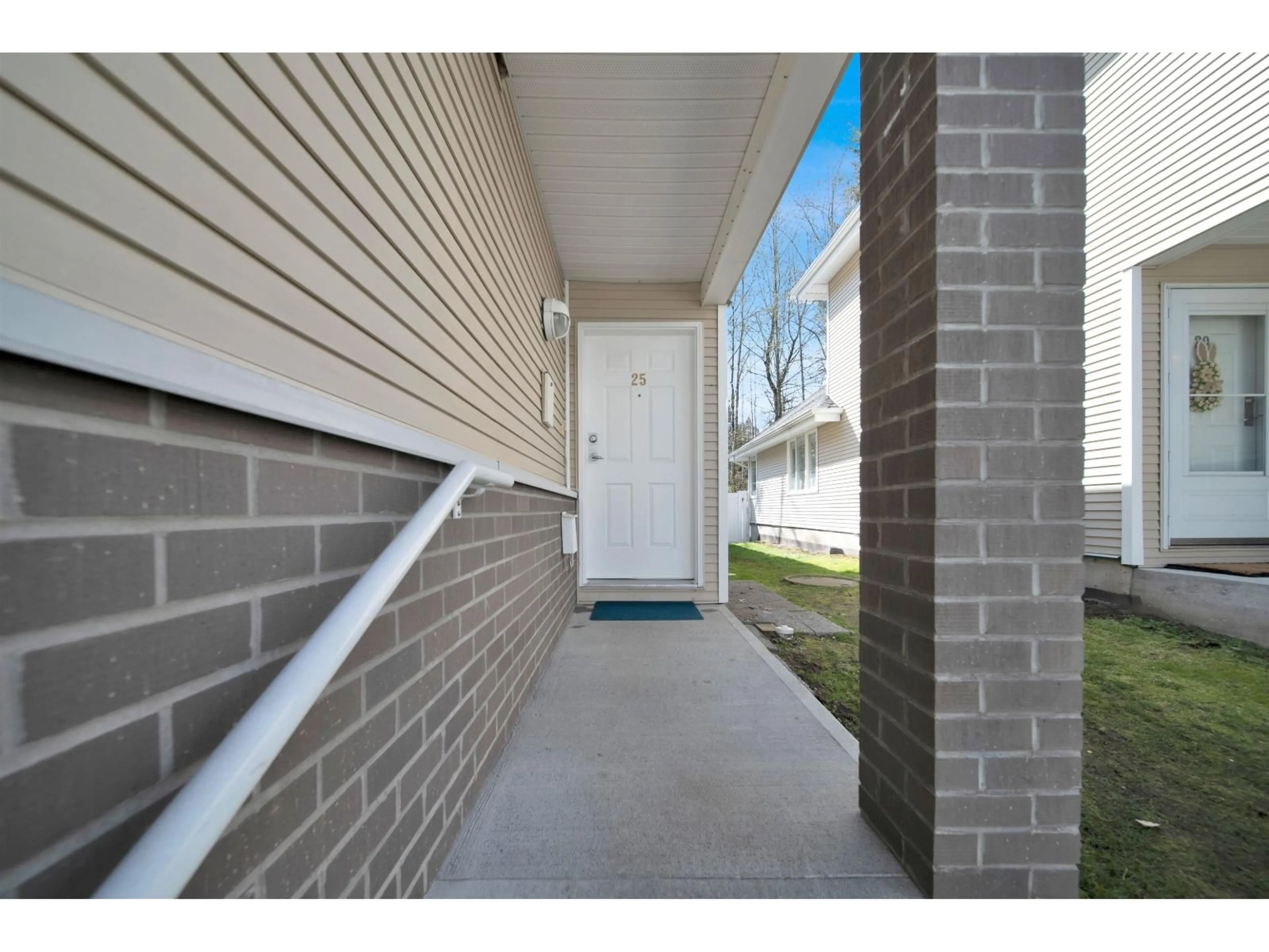 Indoor entryway for 25 - 13918 58 AVENUE, Surrey British Columbia V3X3N8