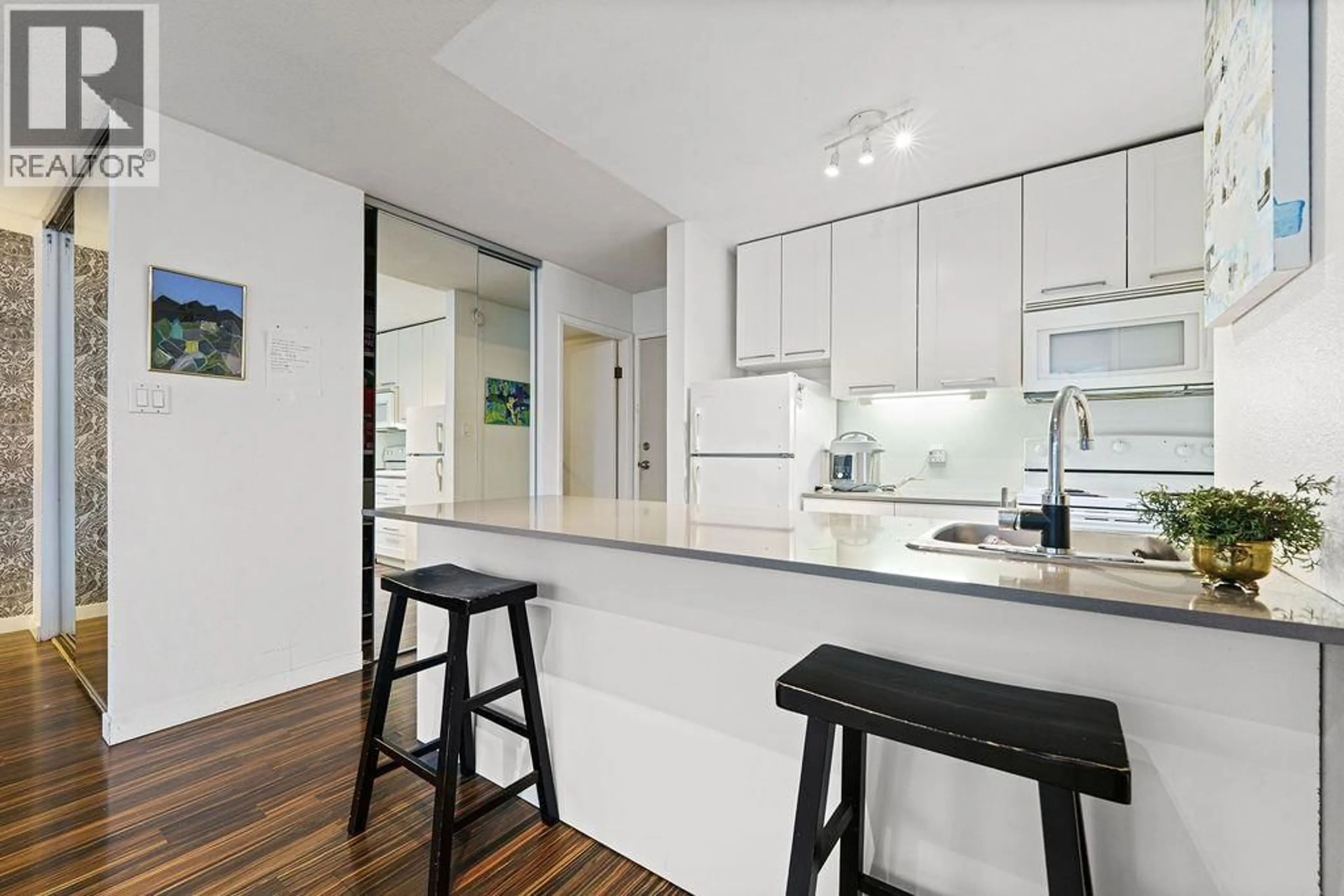 Standard kitchen, unknown for 301 - 1333 HORNBY STREET, Vancouver British Columbia V6Z2C1