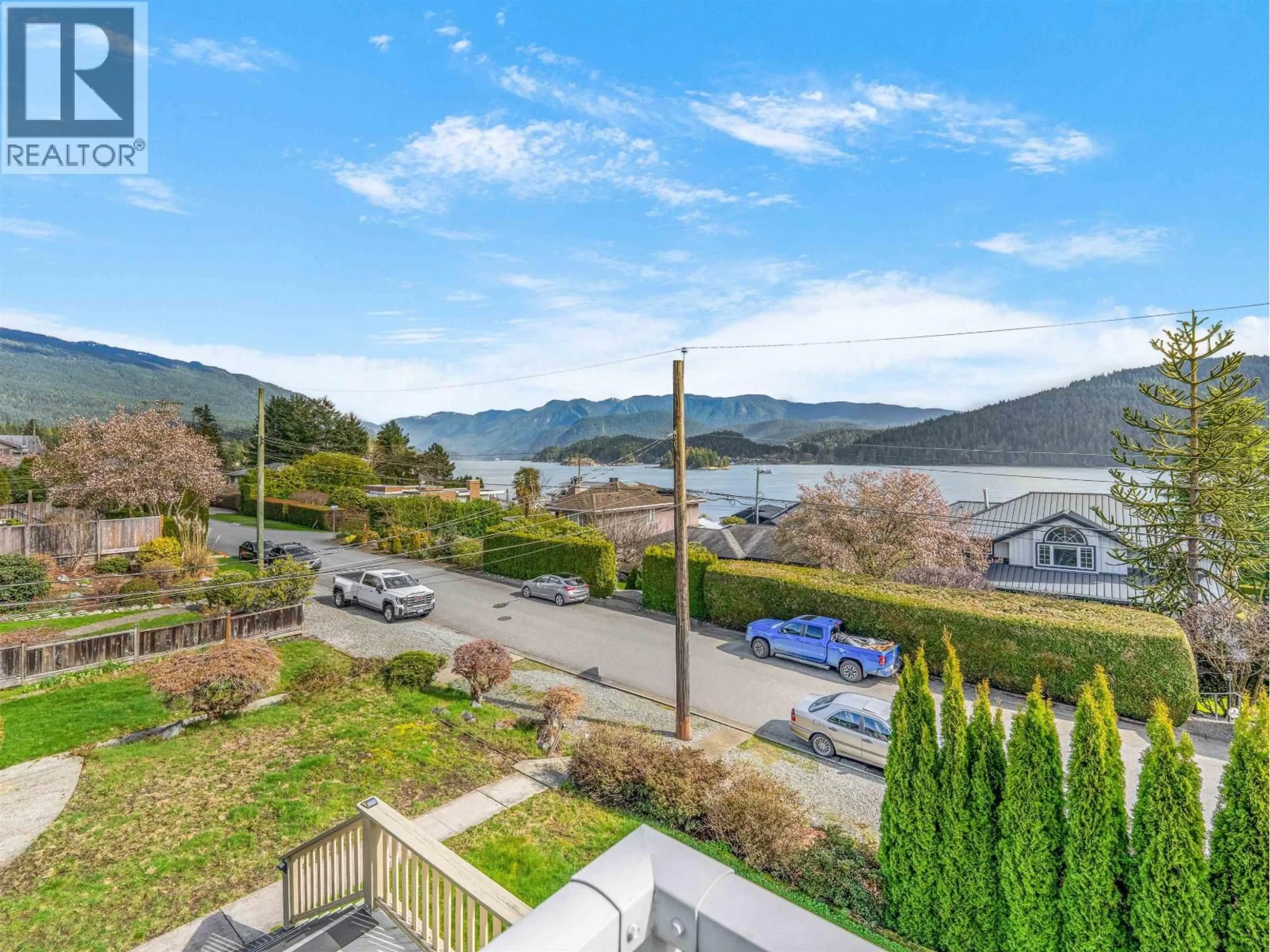 A pic from outside/outdoor area/front of a property/back of a property/a pic from drone, water/lake/river/ocean view for 351 BEACHVIEW DRIVE, North Vancouver British Columbia V7G1P5