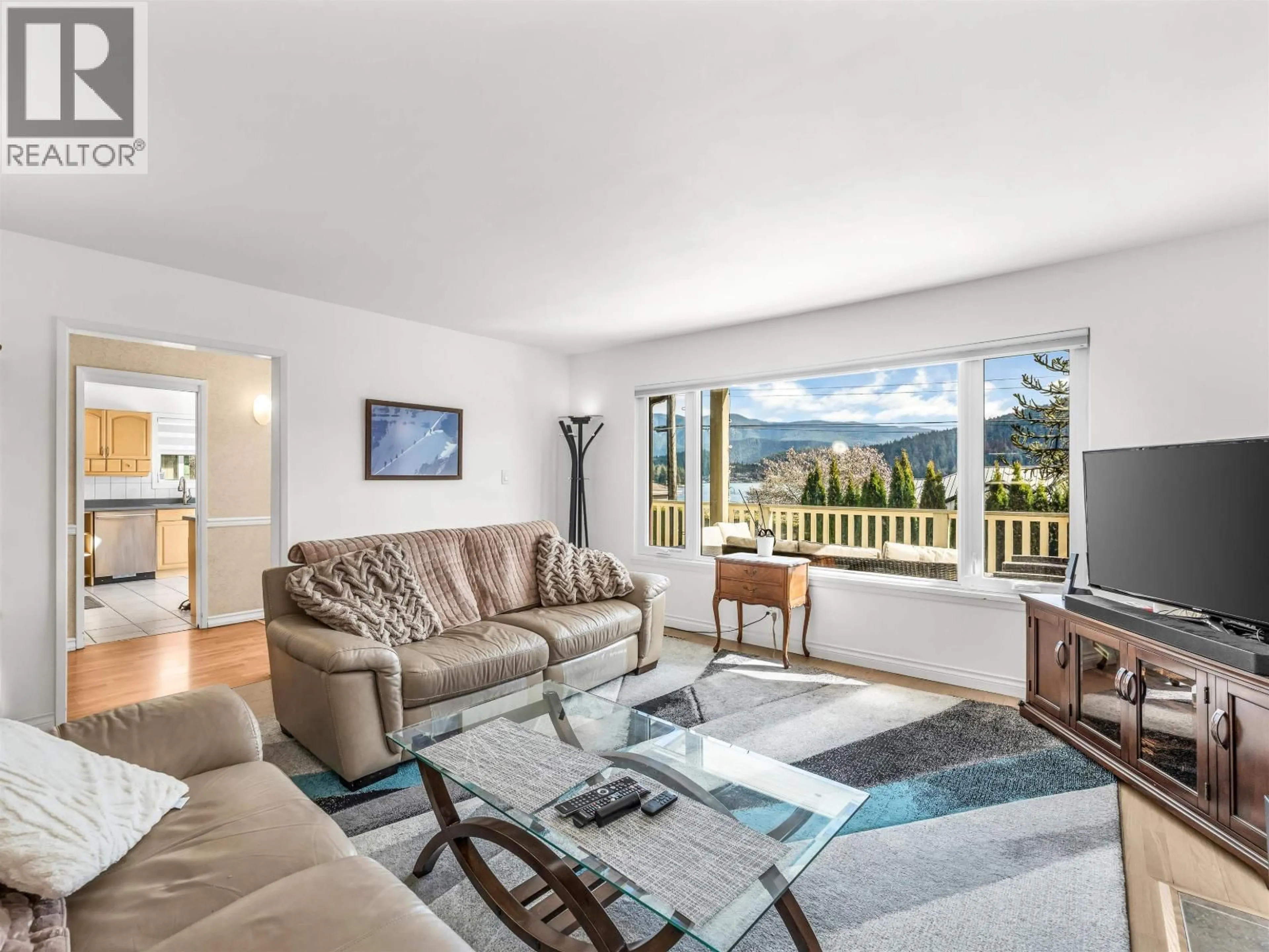 Living room with furniture, unknown for 351 BEACHVIEW DRIVE, North Vancouver British Columbia V7G1P5