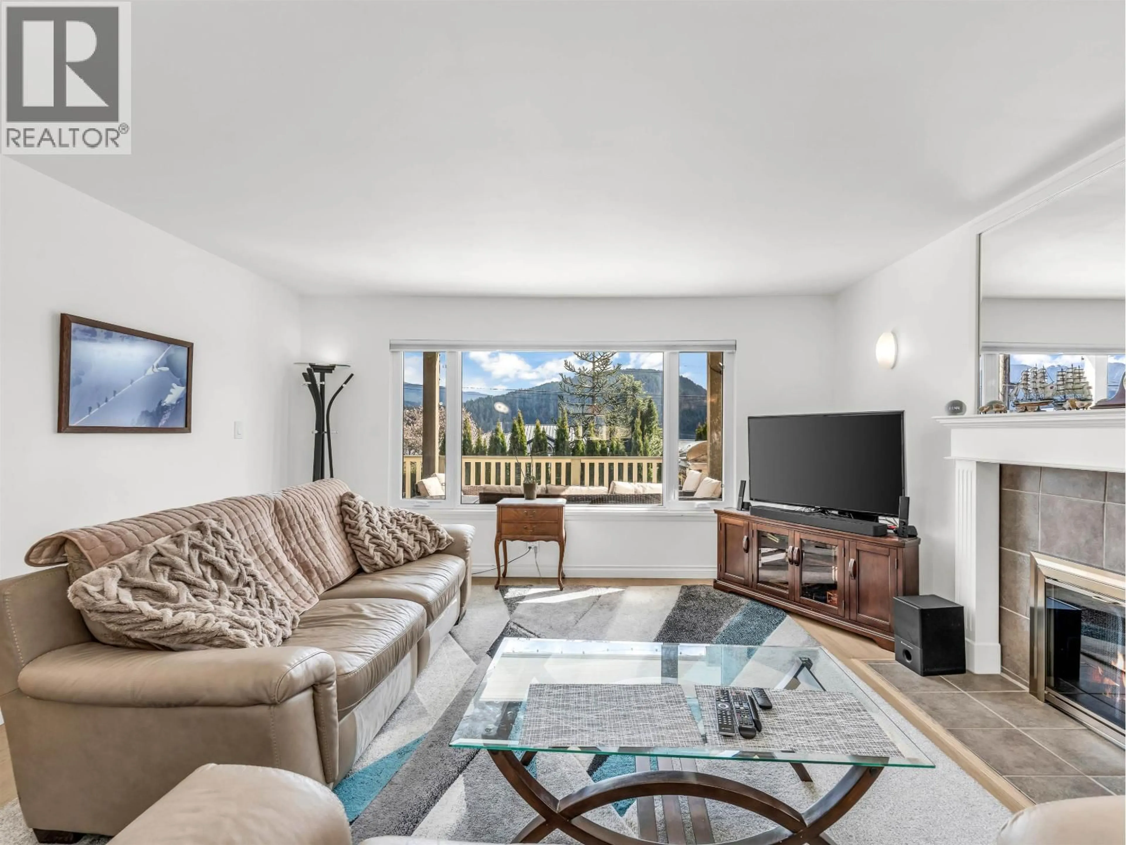 Living room with furniture, unknown for 351 BEACHVIEW DRIVE, North Vancouver British Columbia V7G1P5