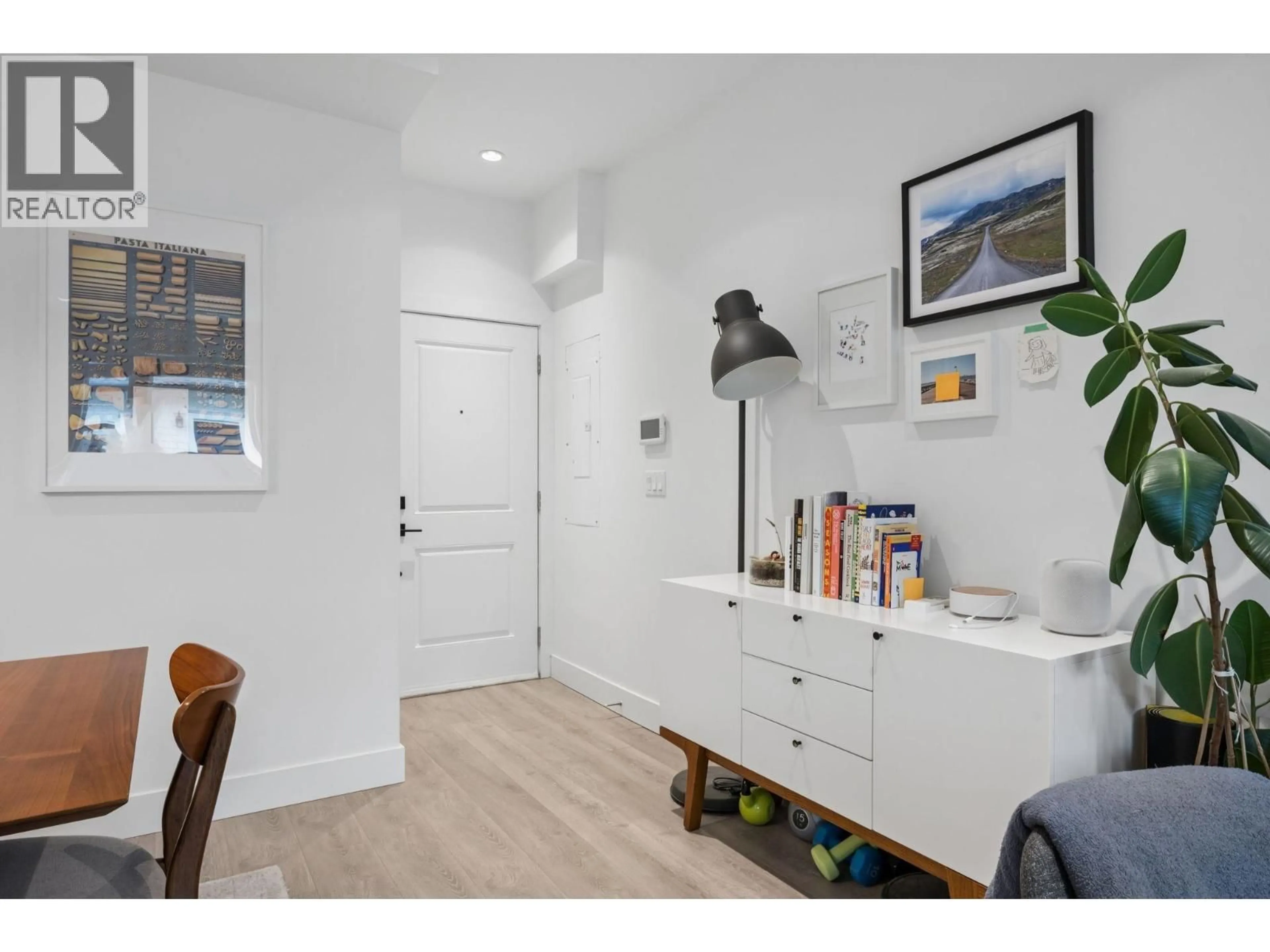 Indoor entryway for 4382 PERRY STREET, Vancouver British Columbia V5N3X5