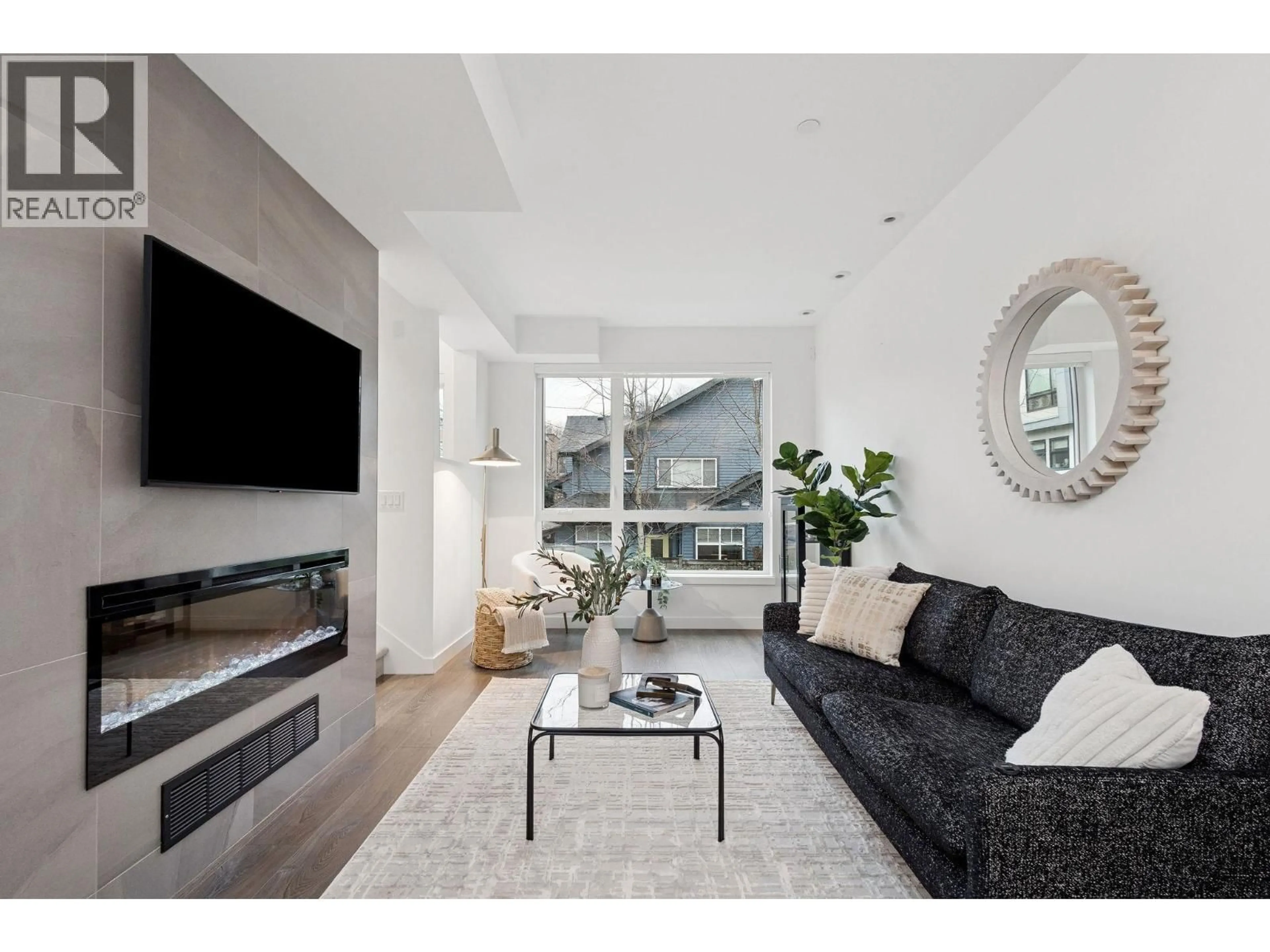 Living room with furniture, unknown for 21 - 856 ORWELL STREET, North Vancouver British Columbia V7J0C2