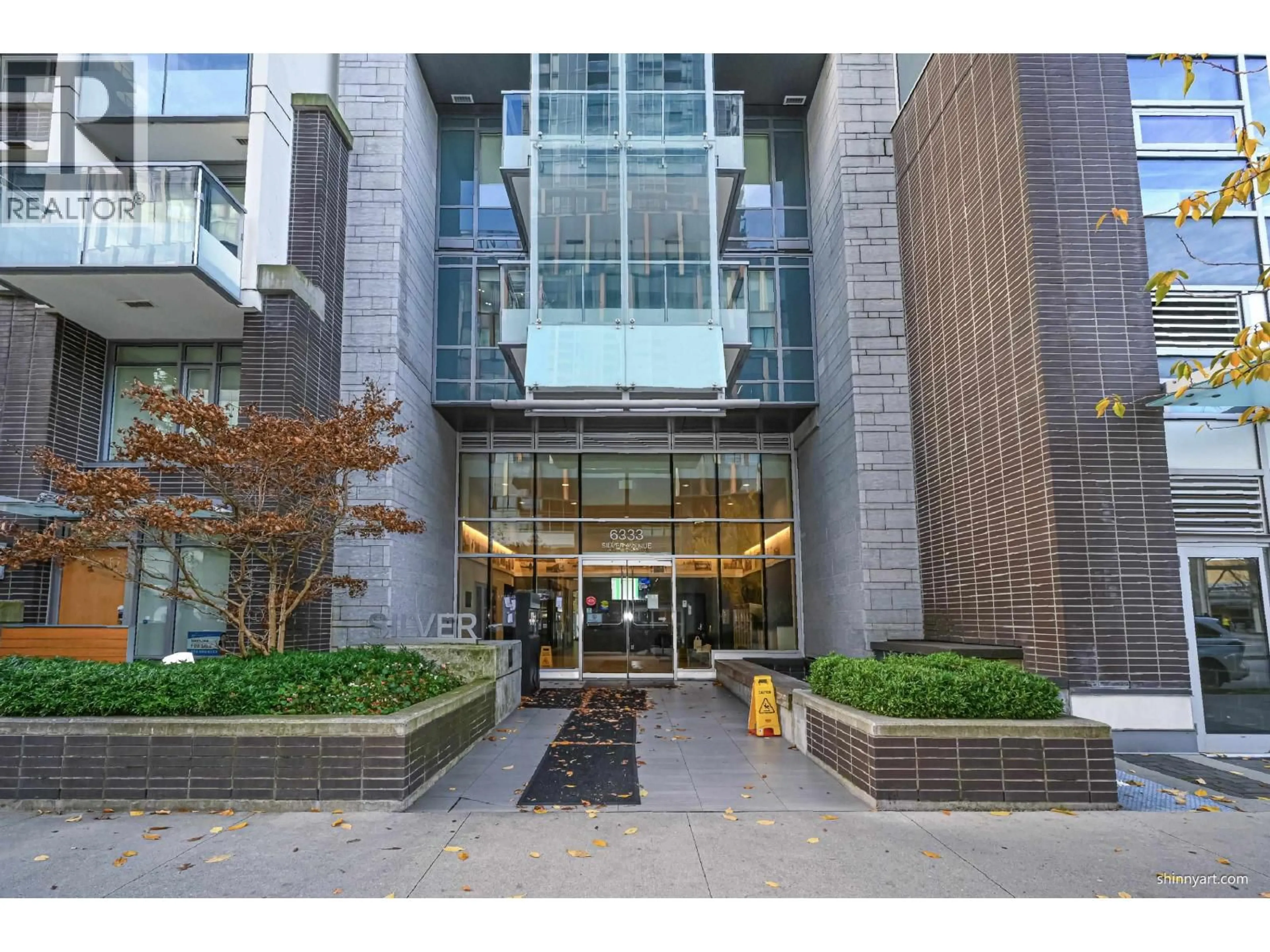 Indoor foyer for 3905 - 6333 SILVER AVENUE, Burnaby British Columbia V5H0C3