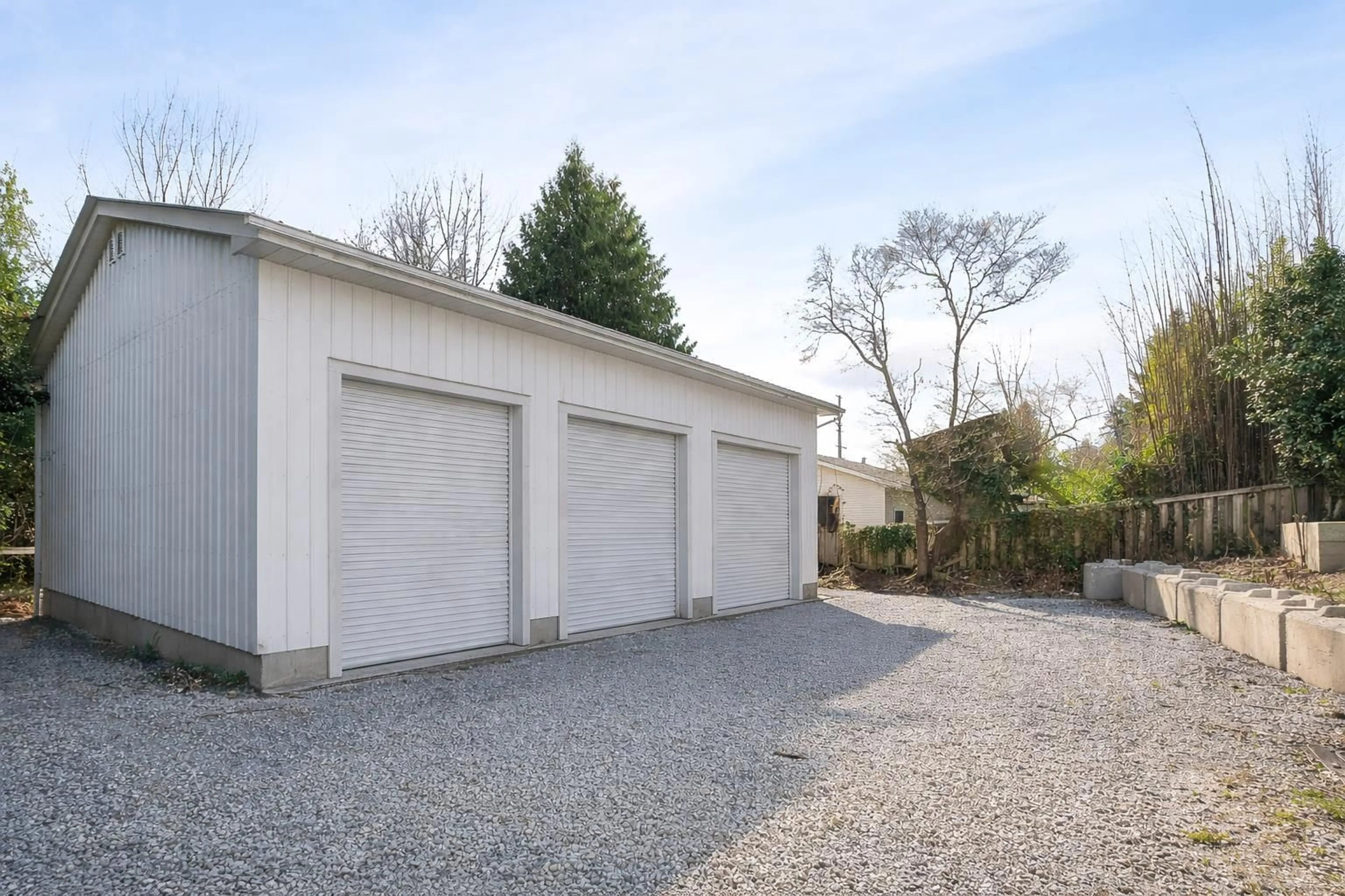 Indoor garage for 7489 MAPLE STREET, Mission British Columbia V2V3N8