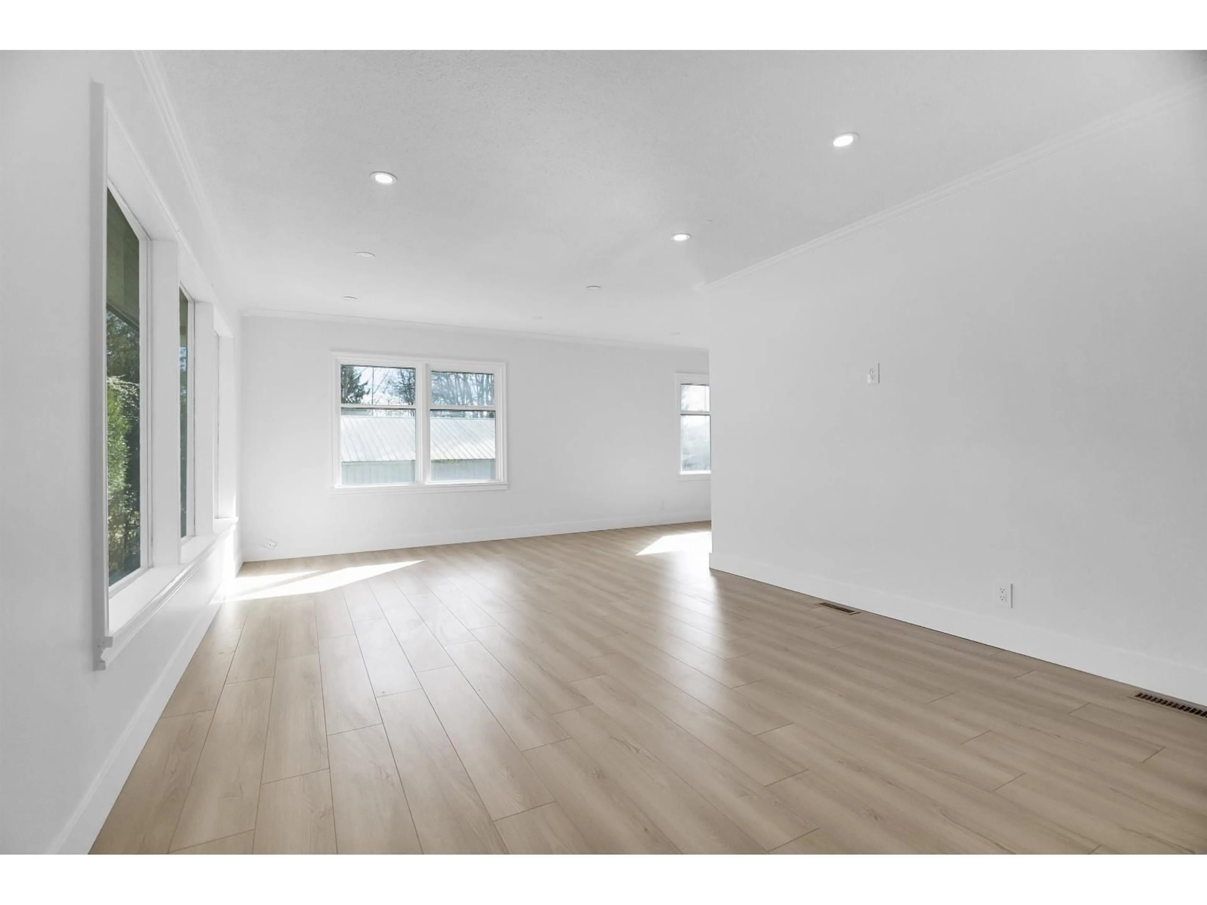A pic of a room for 7489 MAPLE STREET, Mission British Columbia V2V3N8