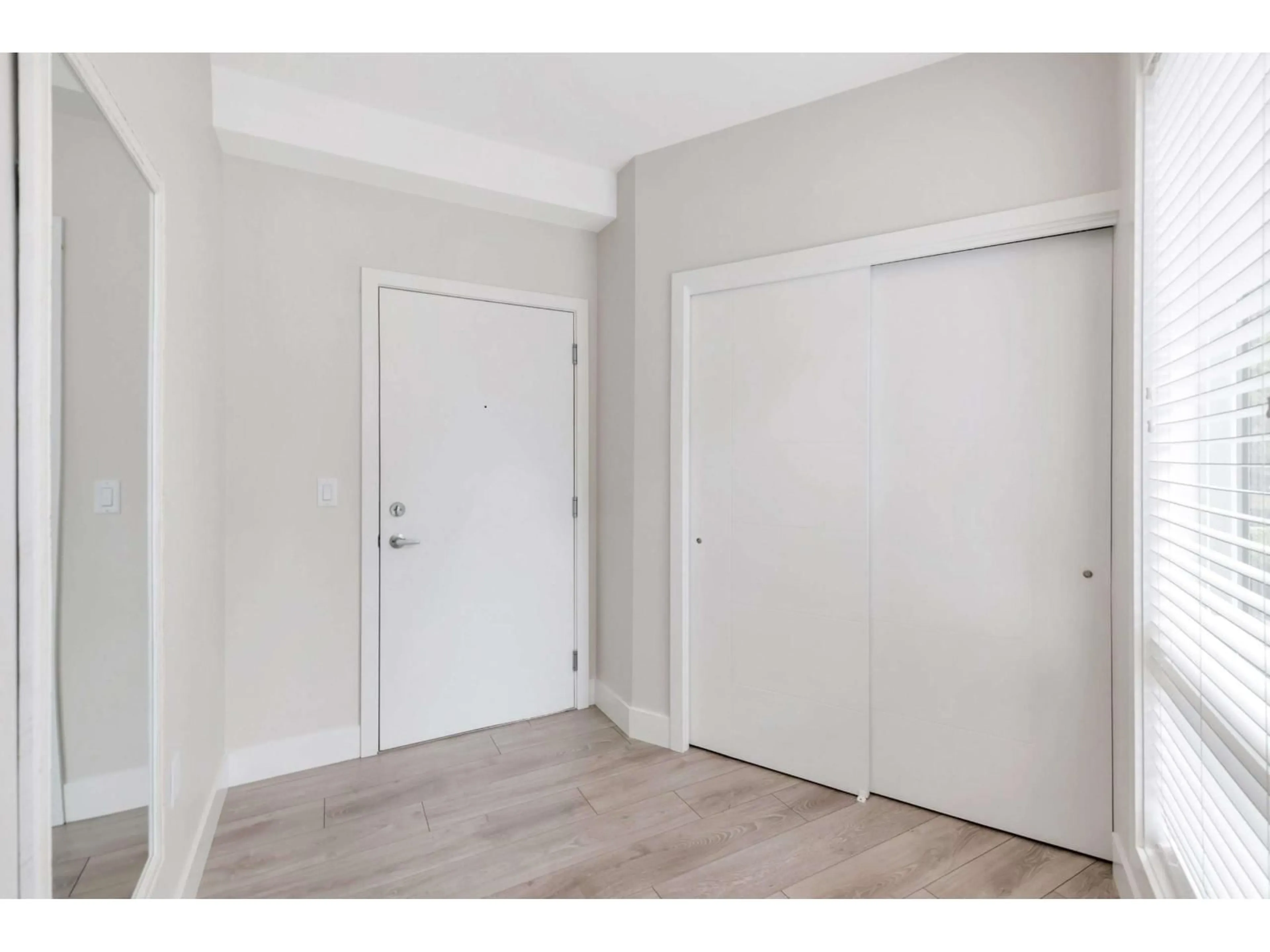 Indoor entryway for 101 - 45500 MARKET WAY, Chilliwack British Columbia V2R6G5