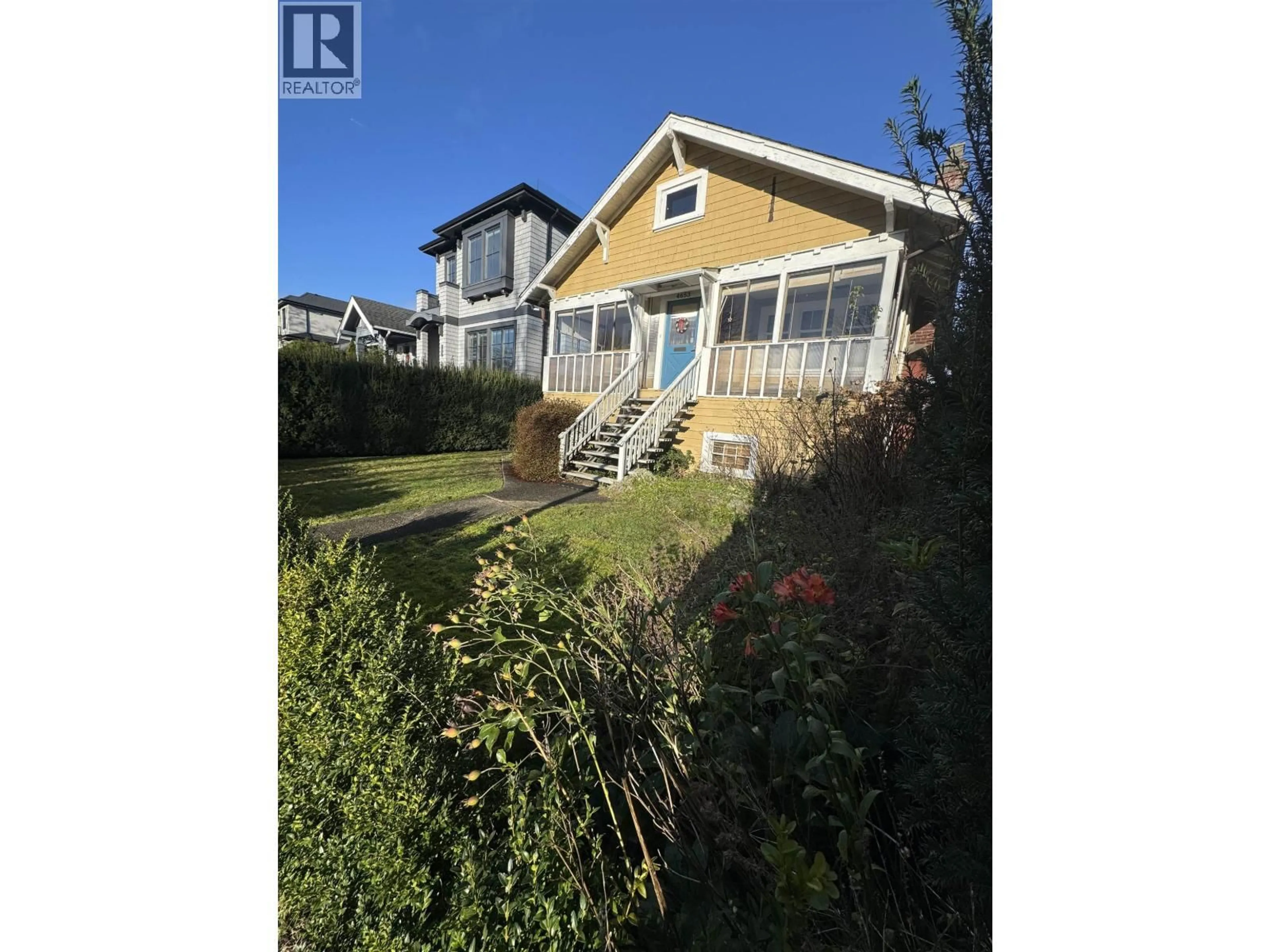 A pic from outside/outdoor area/front of a property/back of a property/a pic from drone, street for 4653 8TH AVENUE, Vancouver British Columbia V6R2A6