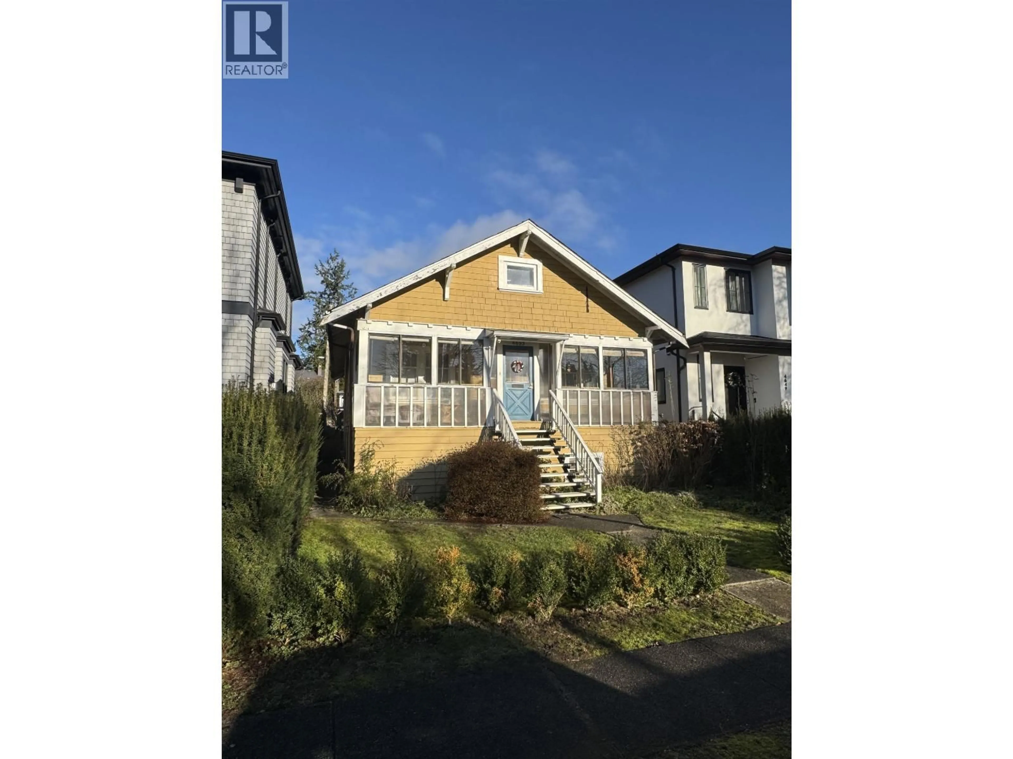 A pic from outside/outdoor area/front of a property/back of a property/a pic from drone, street for 4653 8TH AVENUE, Vancouver British Columbia V6R2A6