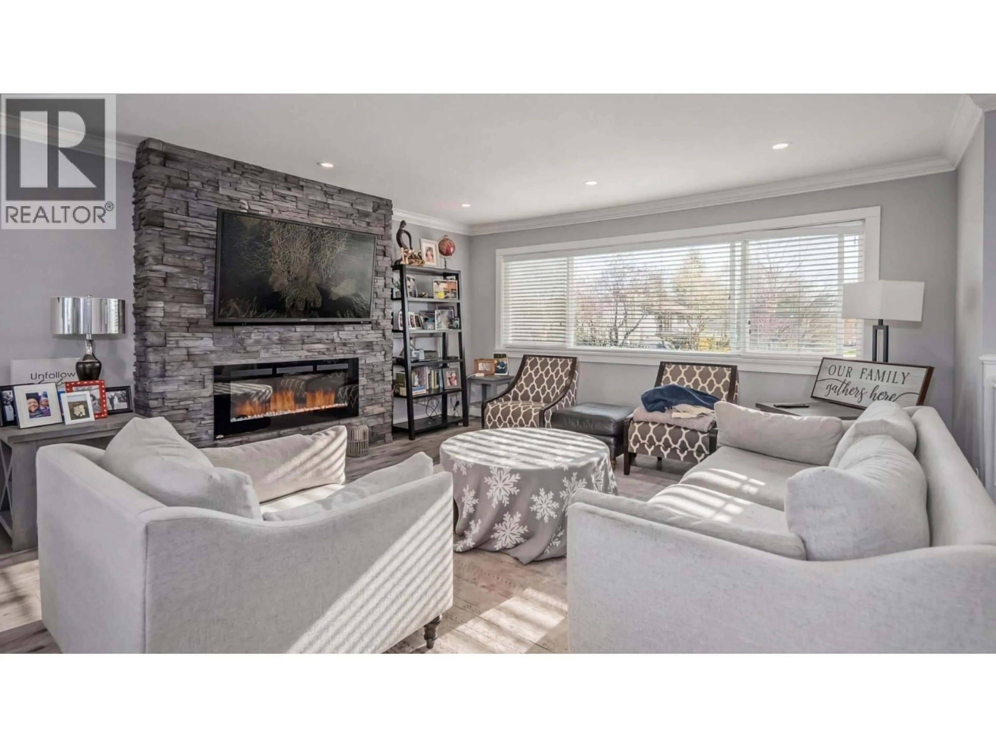 Living room with furniture, unknown for 6096 49 AVENUE, Delta British Columbia V4K1Z1