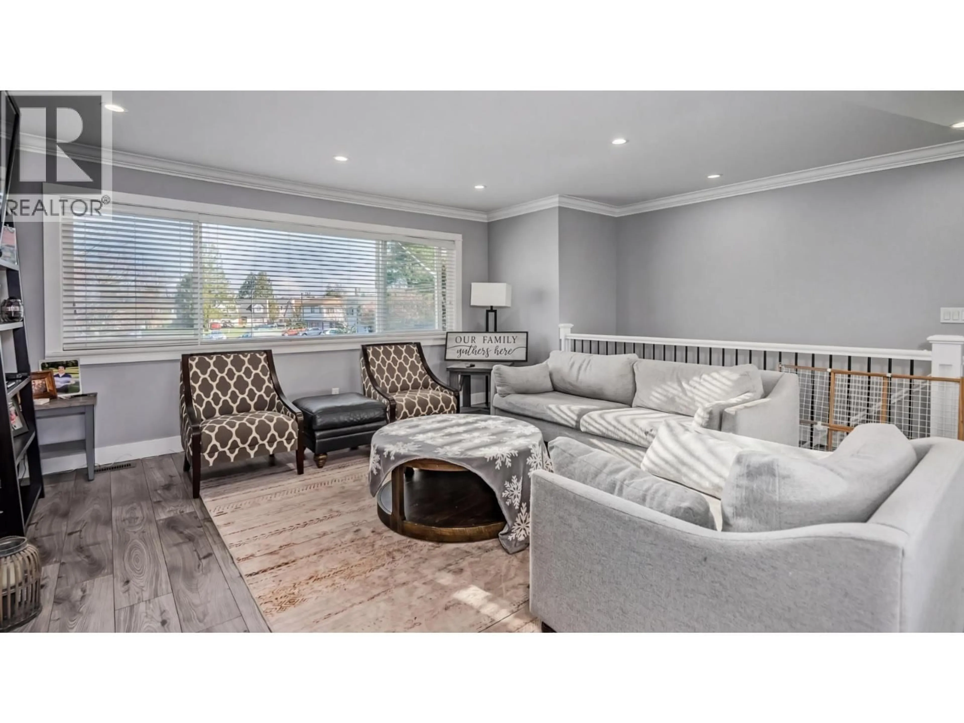 Living room with furniture, wood/laminate floor for 6096 49 AVENUE, Delta British Columbia V4K1Z1