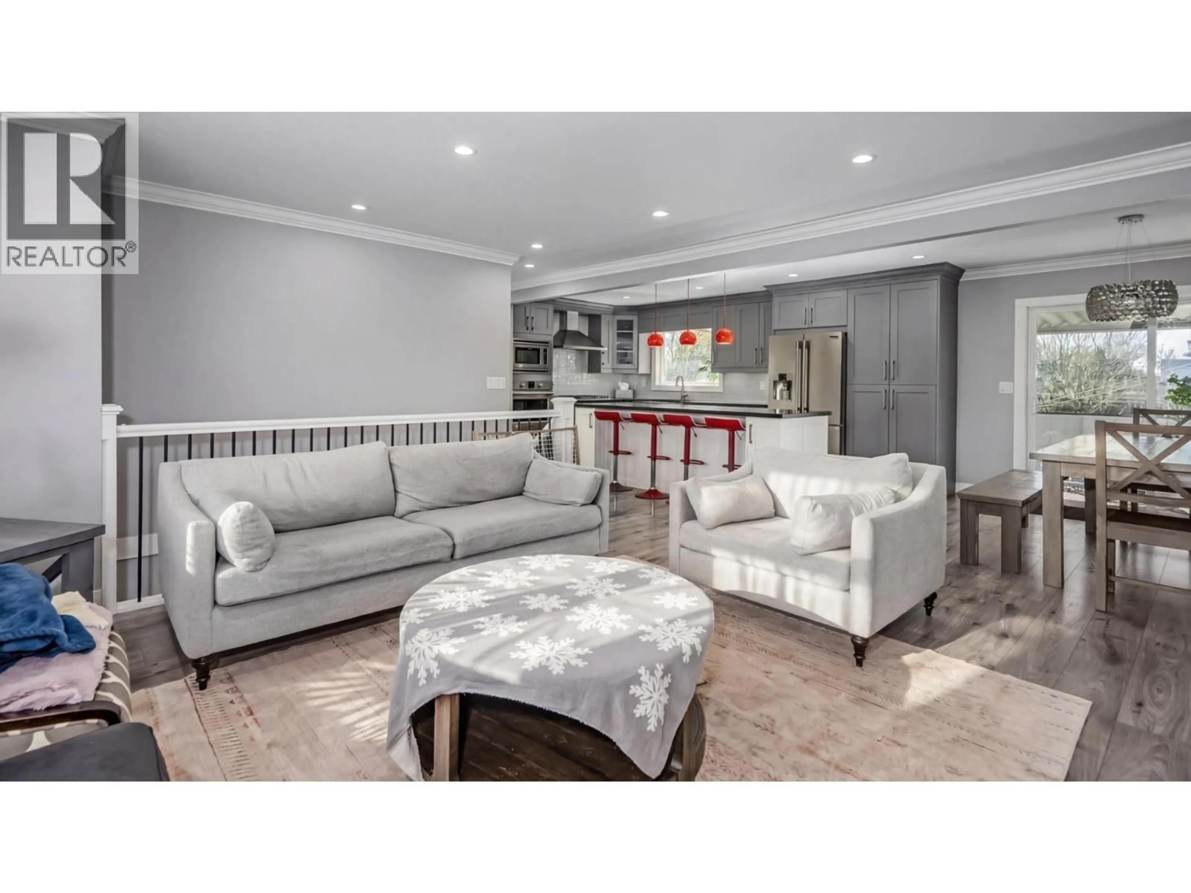 Living room with furniture, unknown for 6096 49 AVENUE, Delta British Columbia V4K1Z1