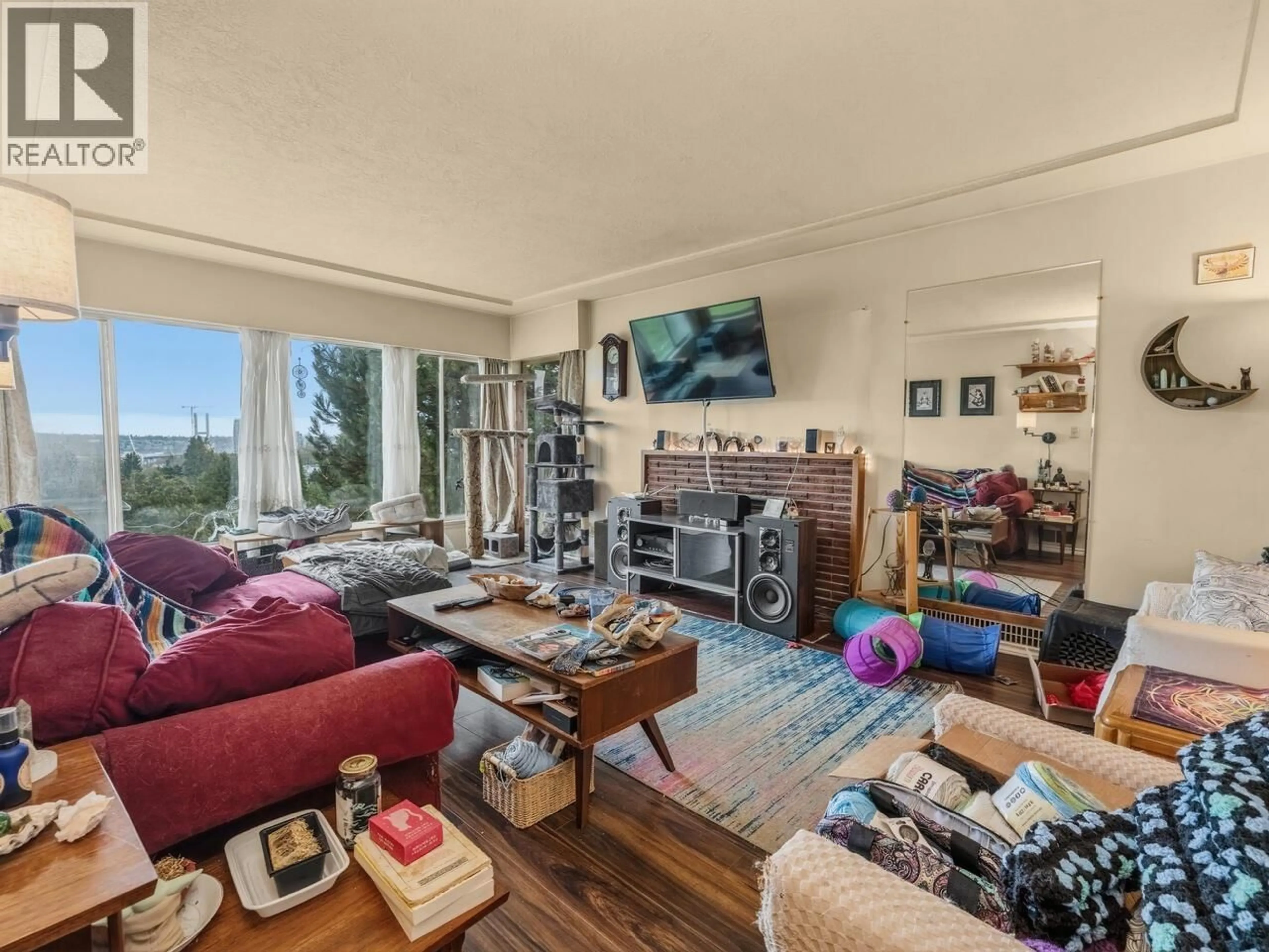 Living room with furniture, unknown for 135 DURHAM STREET, New Westminster British Columbia V3L4J1