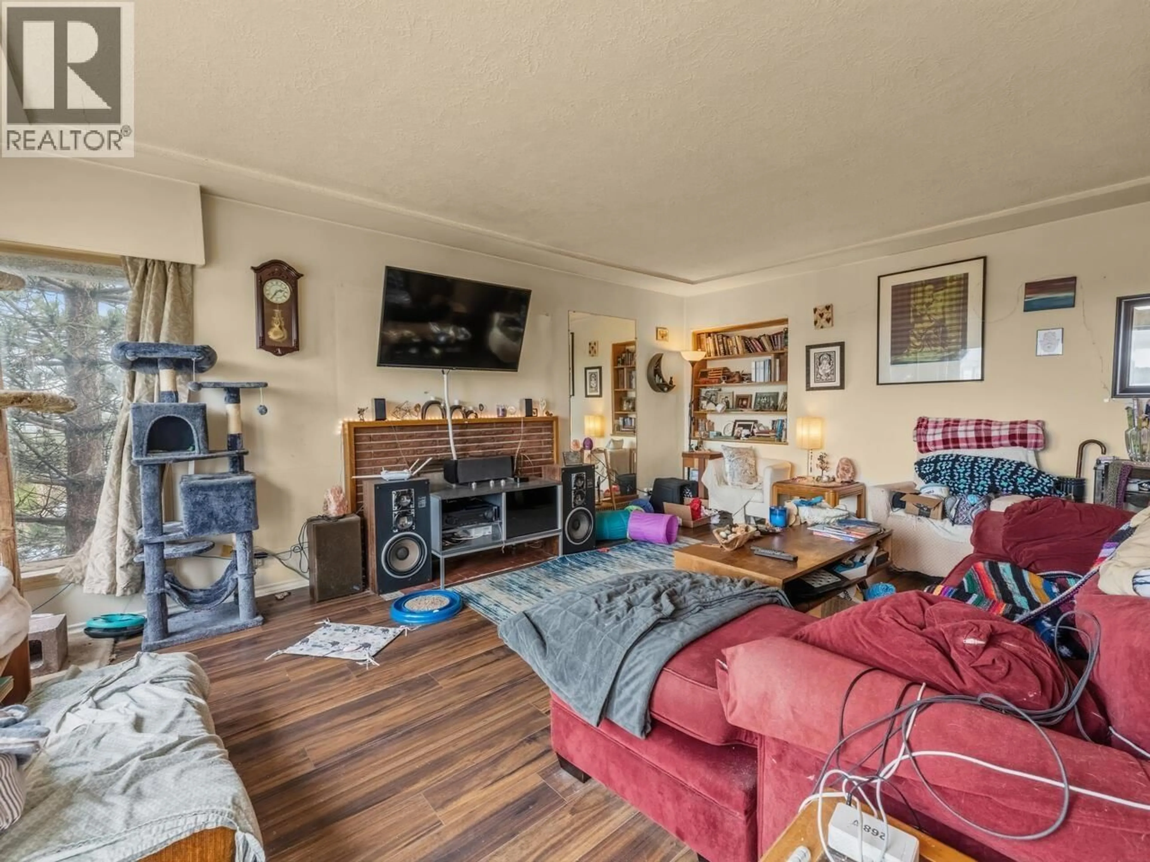 Living room with furniture, unknown for 135 DURHAM STREET, New Westminster British Columbia V3L4J1