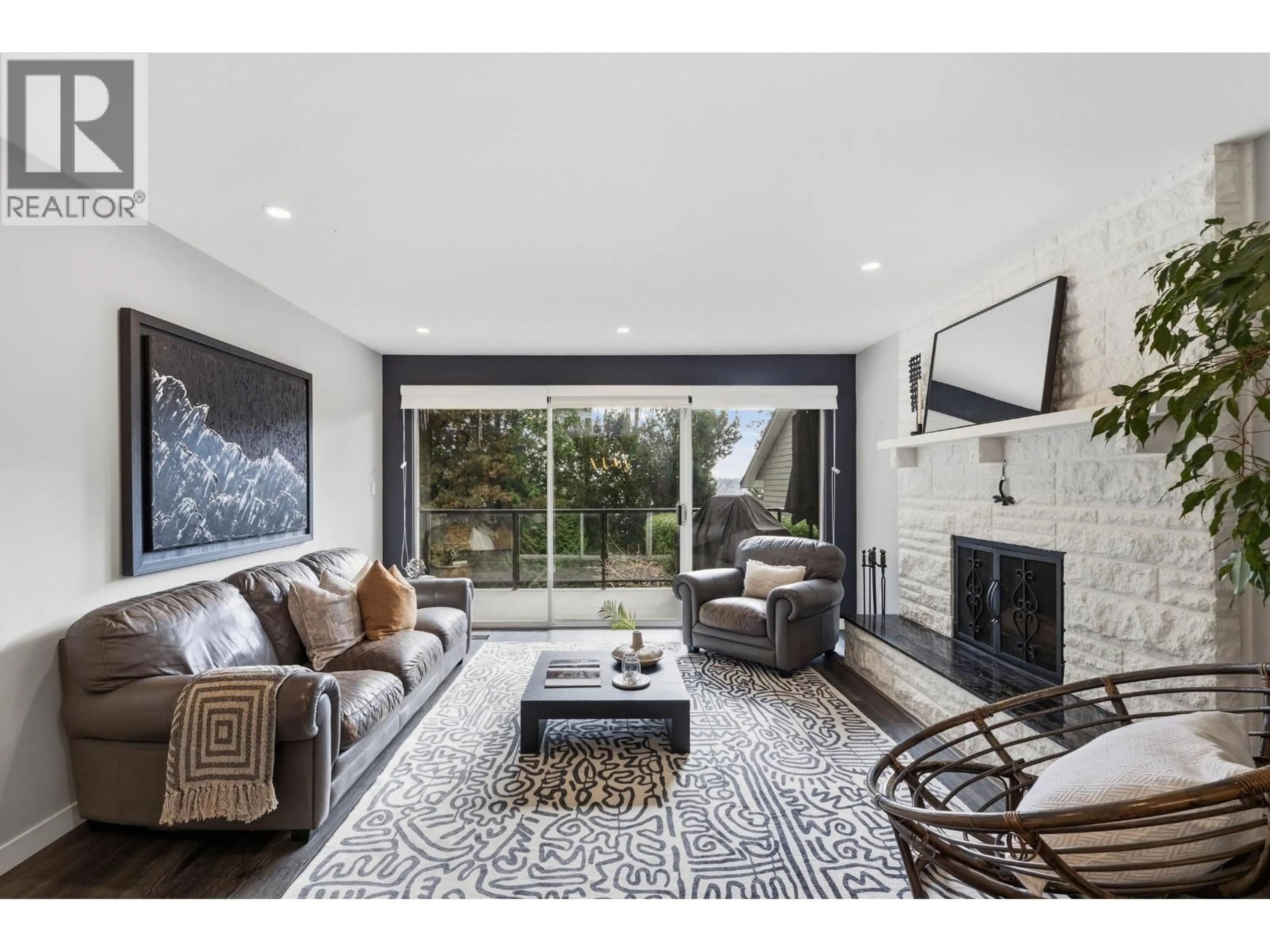 Living room with furniture, unknown for 363 DARTMOOR DRIVE, Coquitlam British Columbia V3K5R6