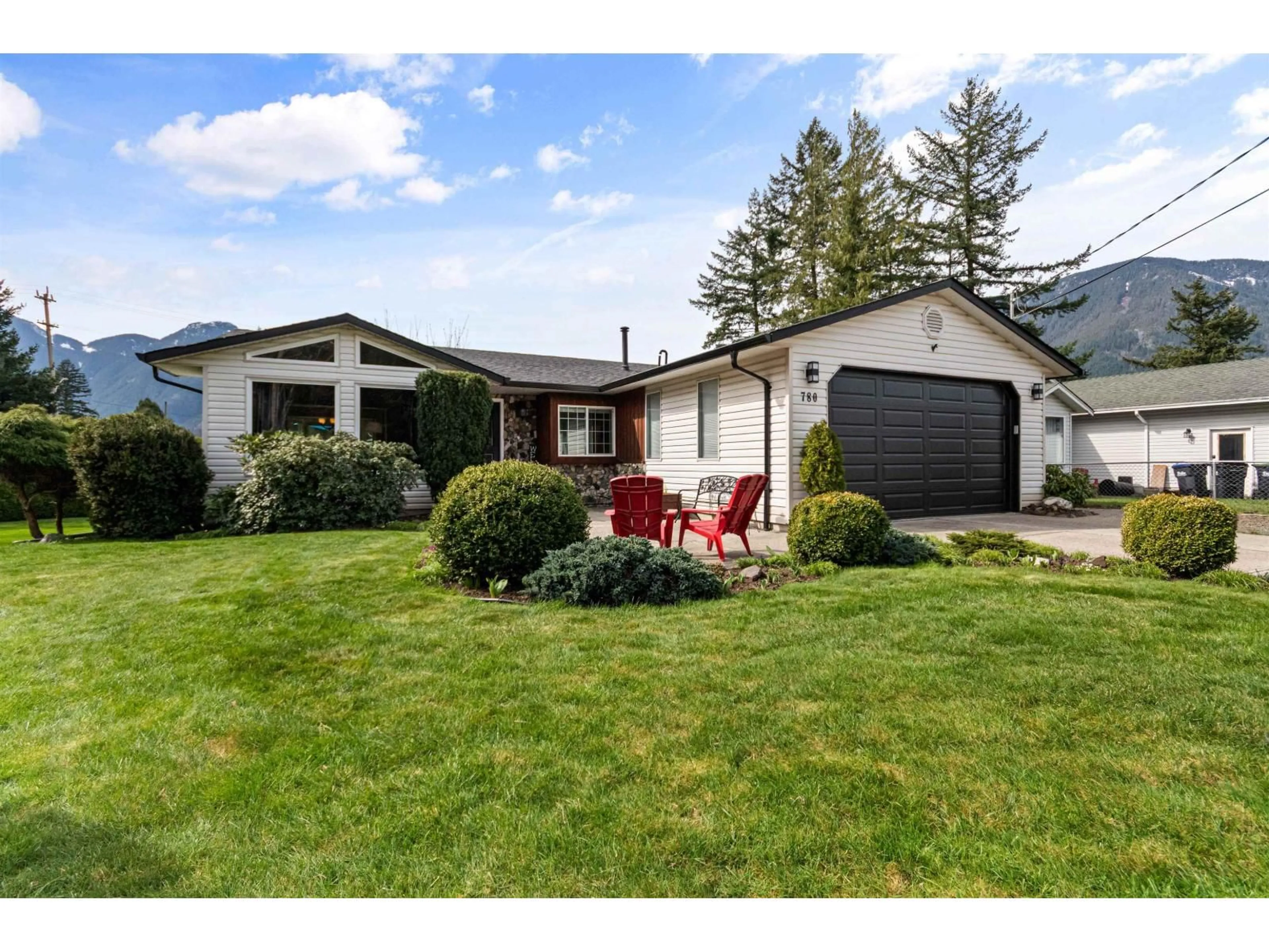 Home with vinyl exterior material, street for 780 OLSON AVENUE, Hope British Columbia V0X1L0