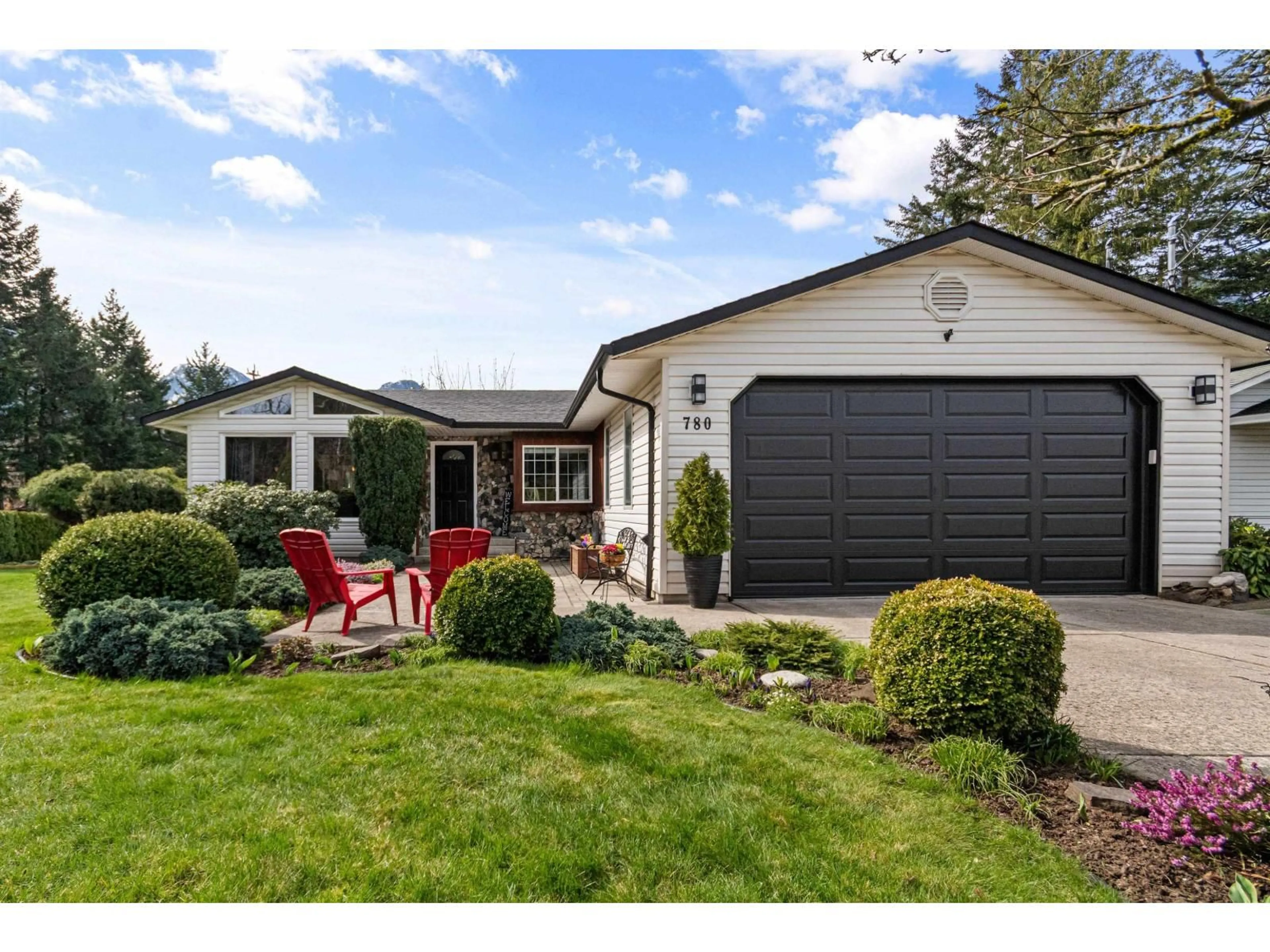 Home with vinyl exterior material, street for 780 OLSON AVENUE, Hope British Columbia V0X1L0