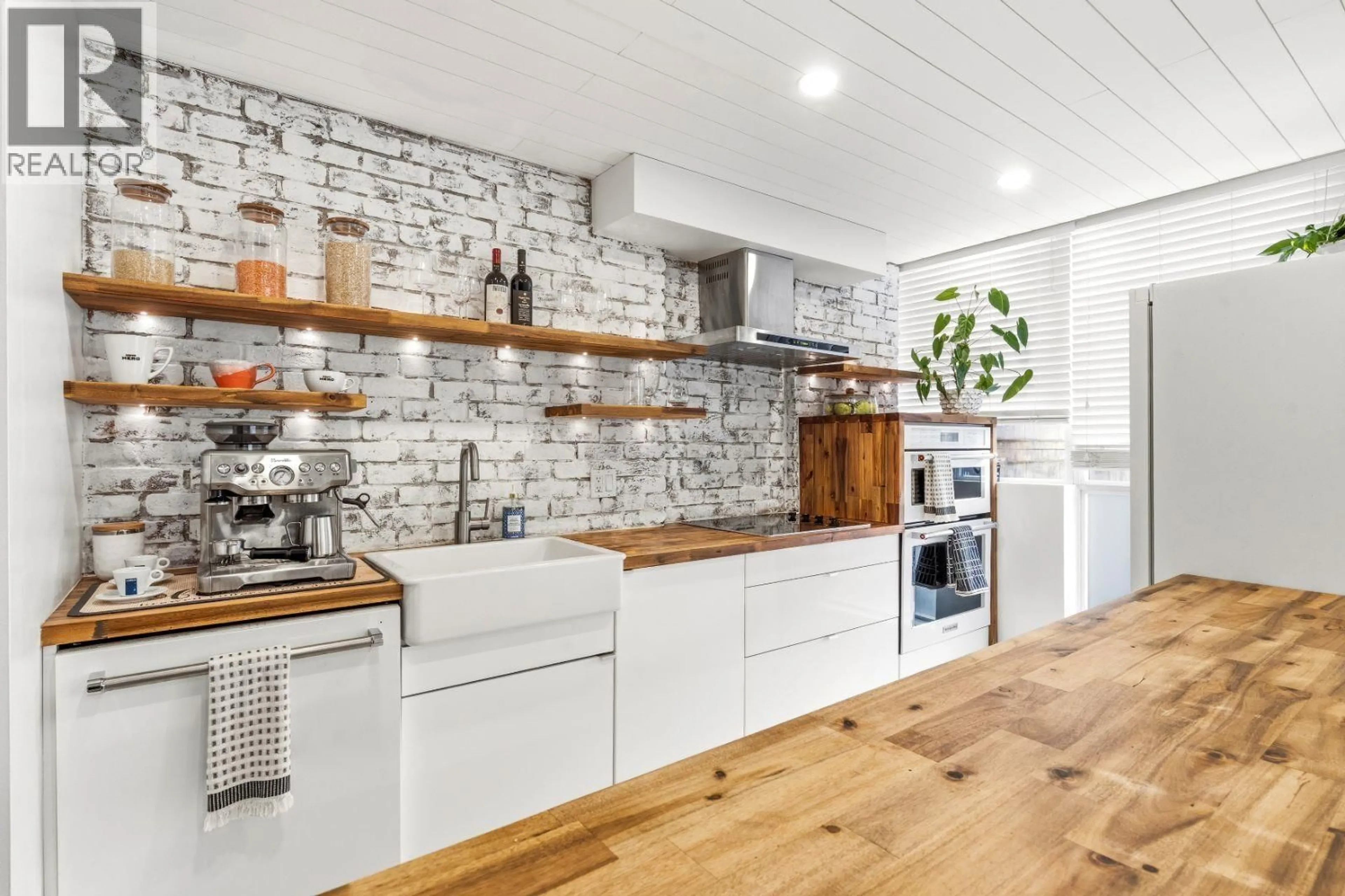 Unknown for 202 - 1199 SEYMOUR STREET, Vancouver British Columbia V6B1K3