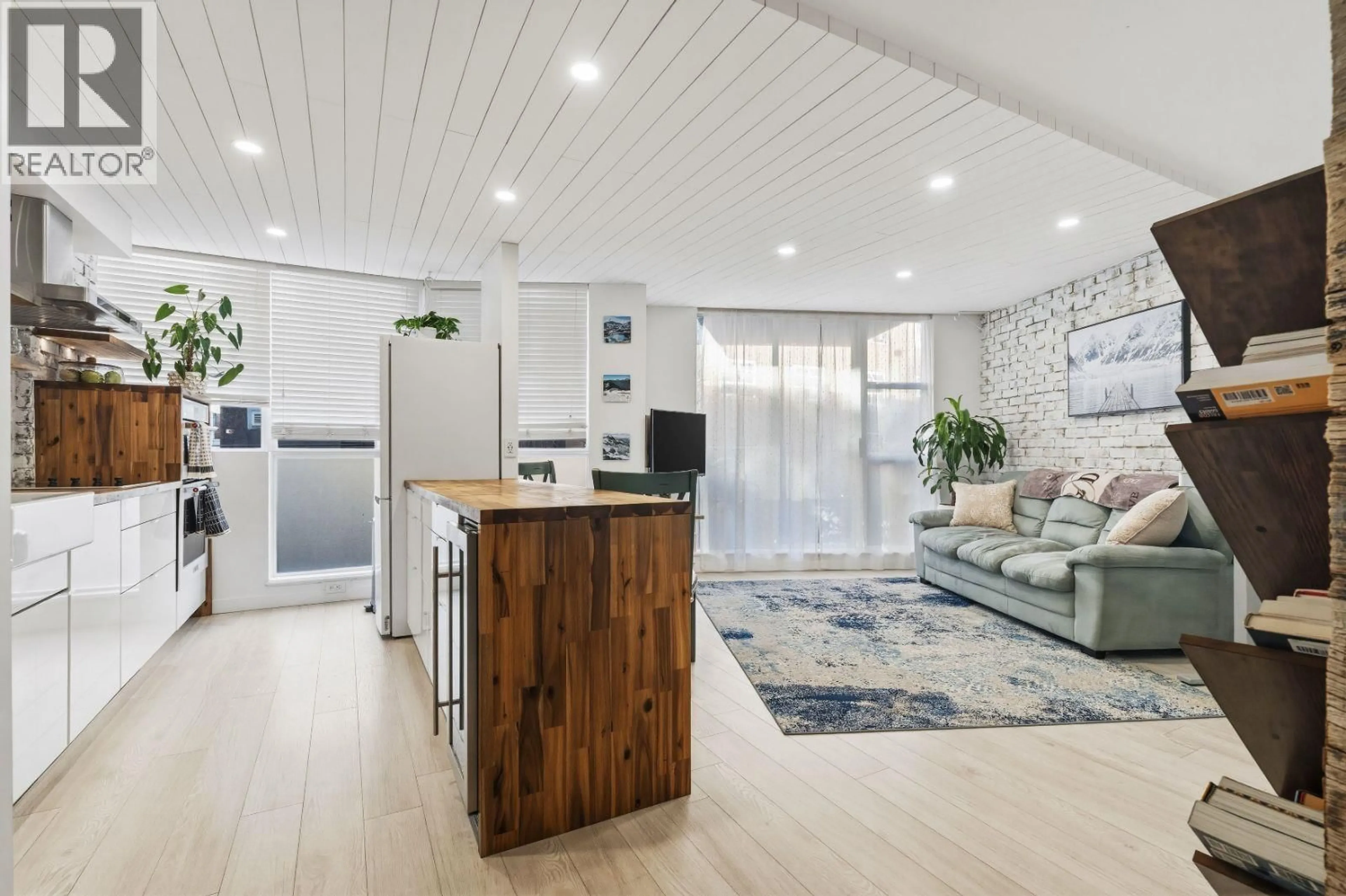 Unknown for 202 - 1199 SEYMOUR STREET, Vancouver British Columbia V6B1K3