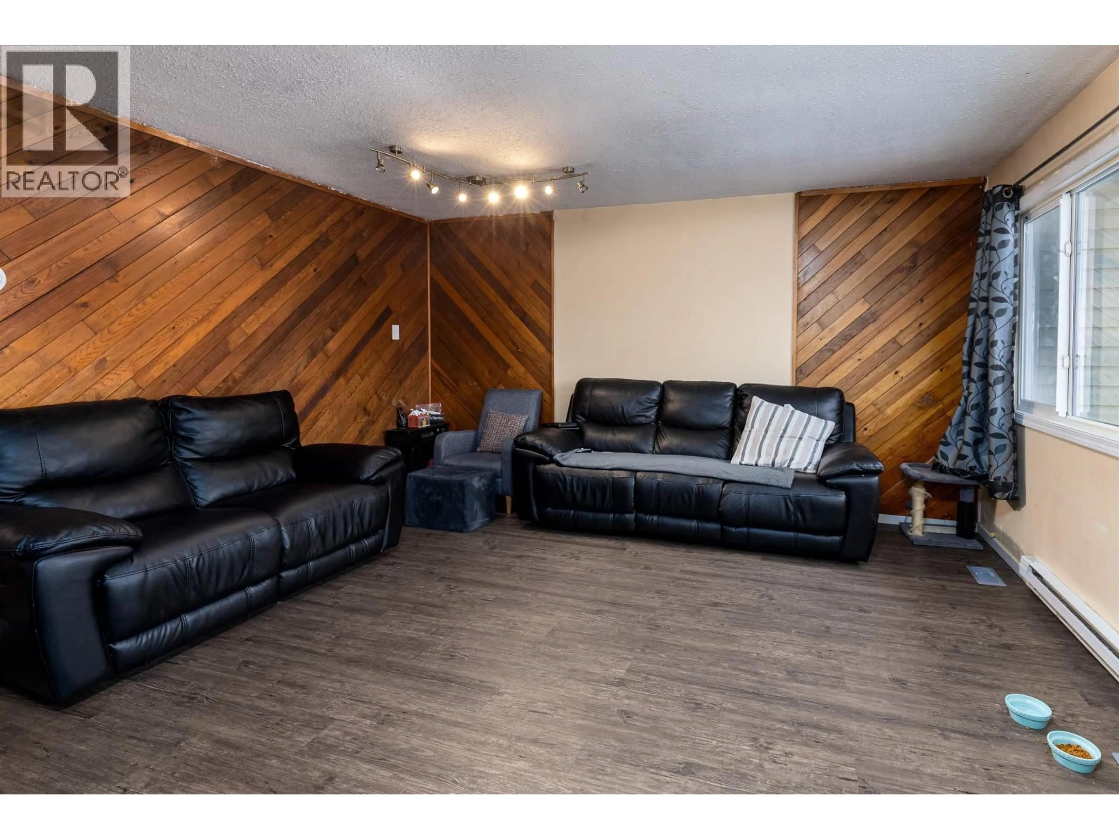 Living room with furniture, wood/laminate floor for 3 - 4714 DAVIS AVENUE, Terrace British Columbia V8G1X9