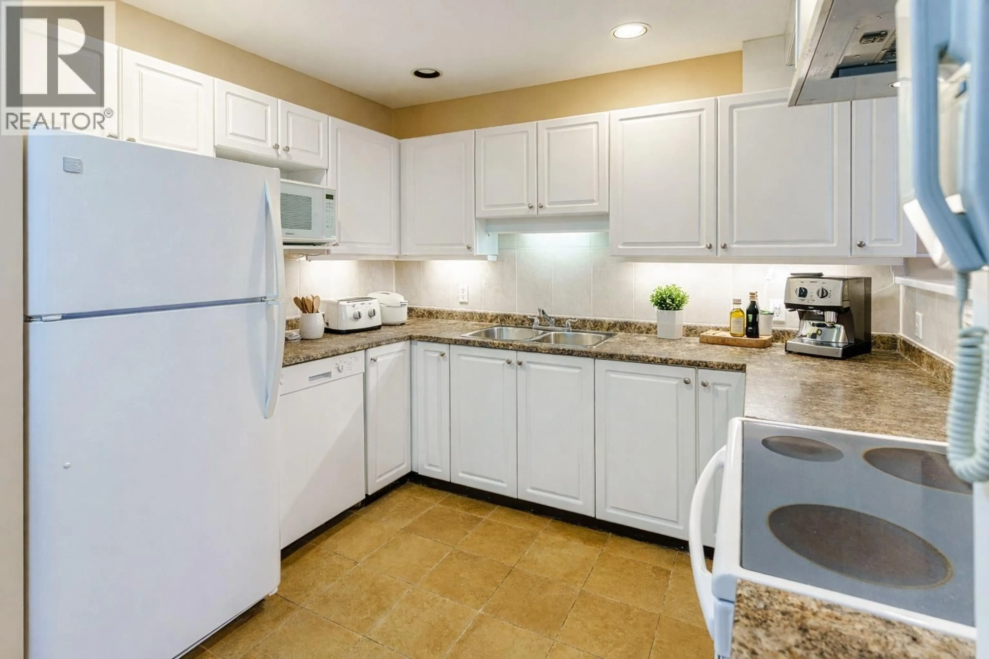 Standard kitchen, ceramic/tile floor for 205 - 22720 119 AVENUE, Maple Ridge British Columbia V2X2Z8