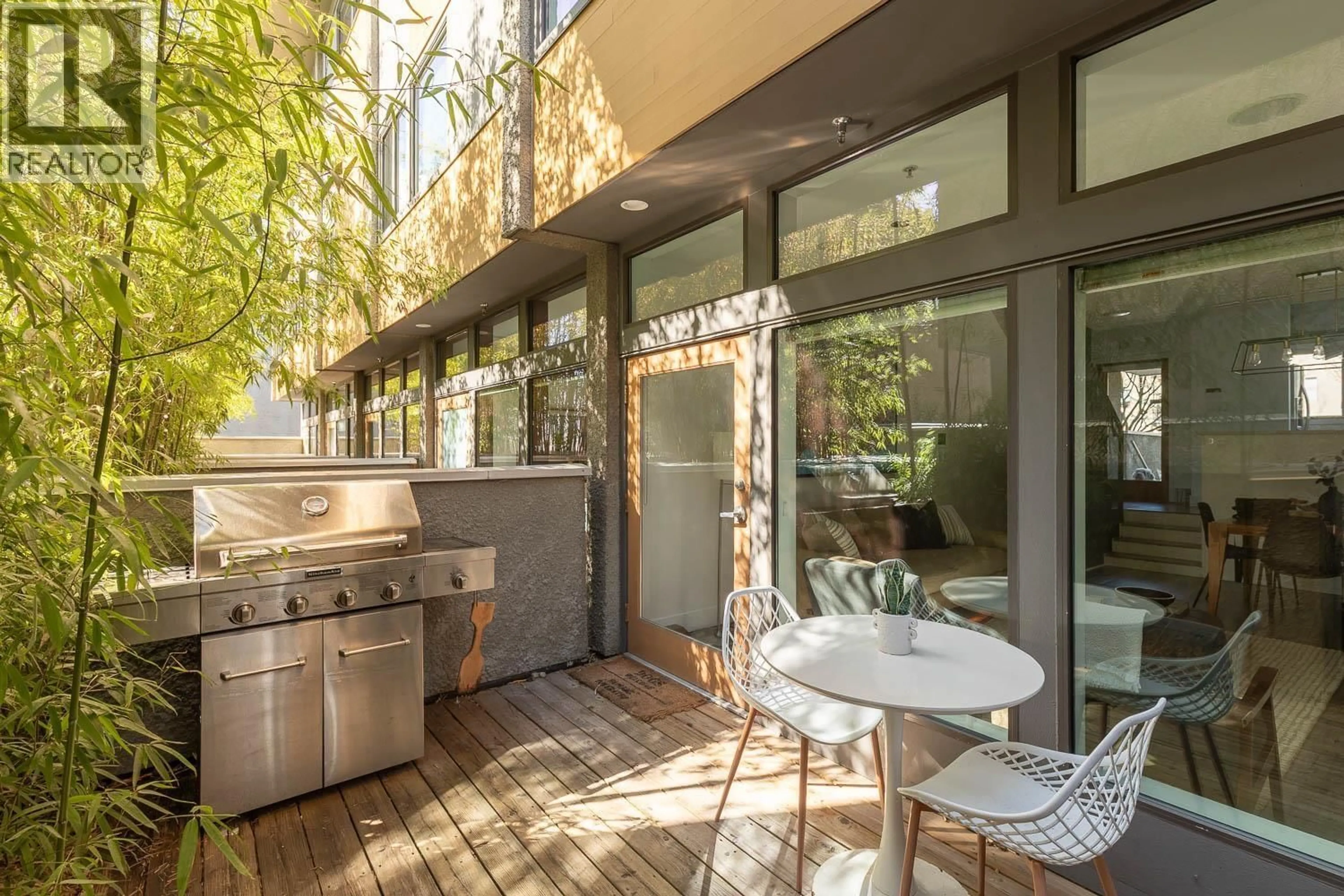 Patio, street for 396 15TH AVENUE, Vancouver British Columbia V5T2R1