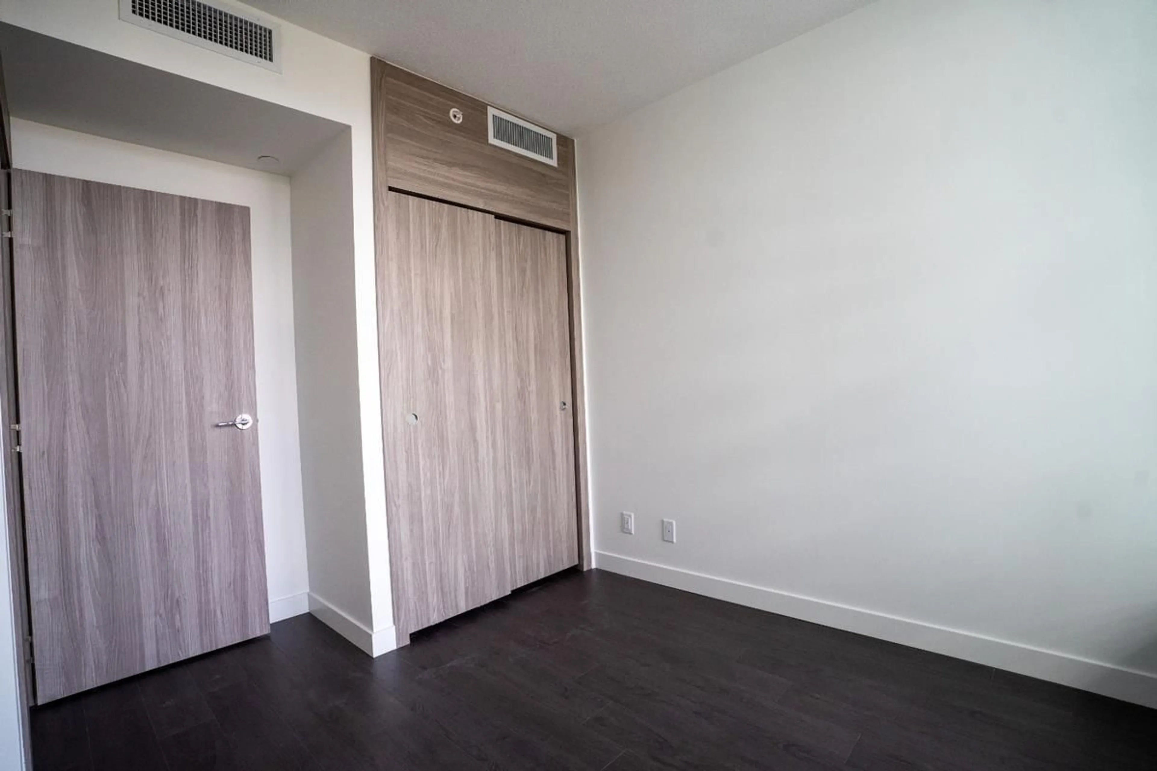 A pic of a room for 705 - 13778 100 AVENUE, Surrey British Columbia V3T0V3