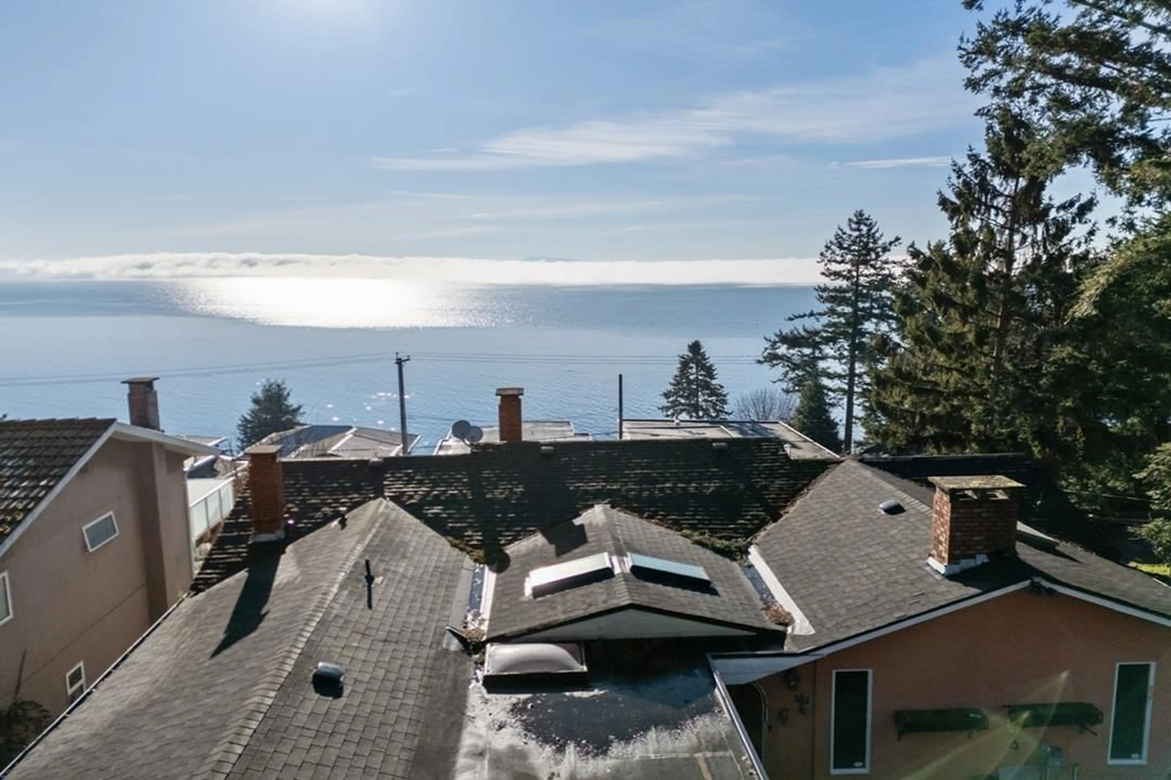 A pic from outside/outdoor area/front of a property/back of a property/a pic from drone, water/lake/river/ocean view for 14310 SUNSET DRIVE, White Rock British Columbia V4B2V5