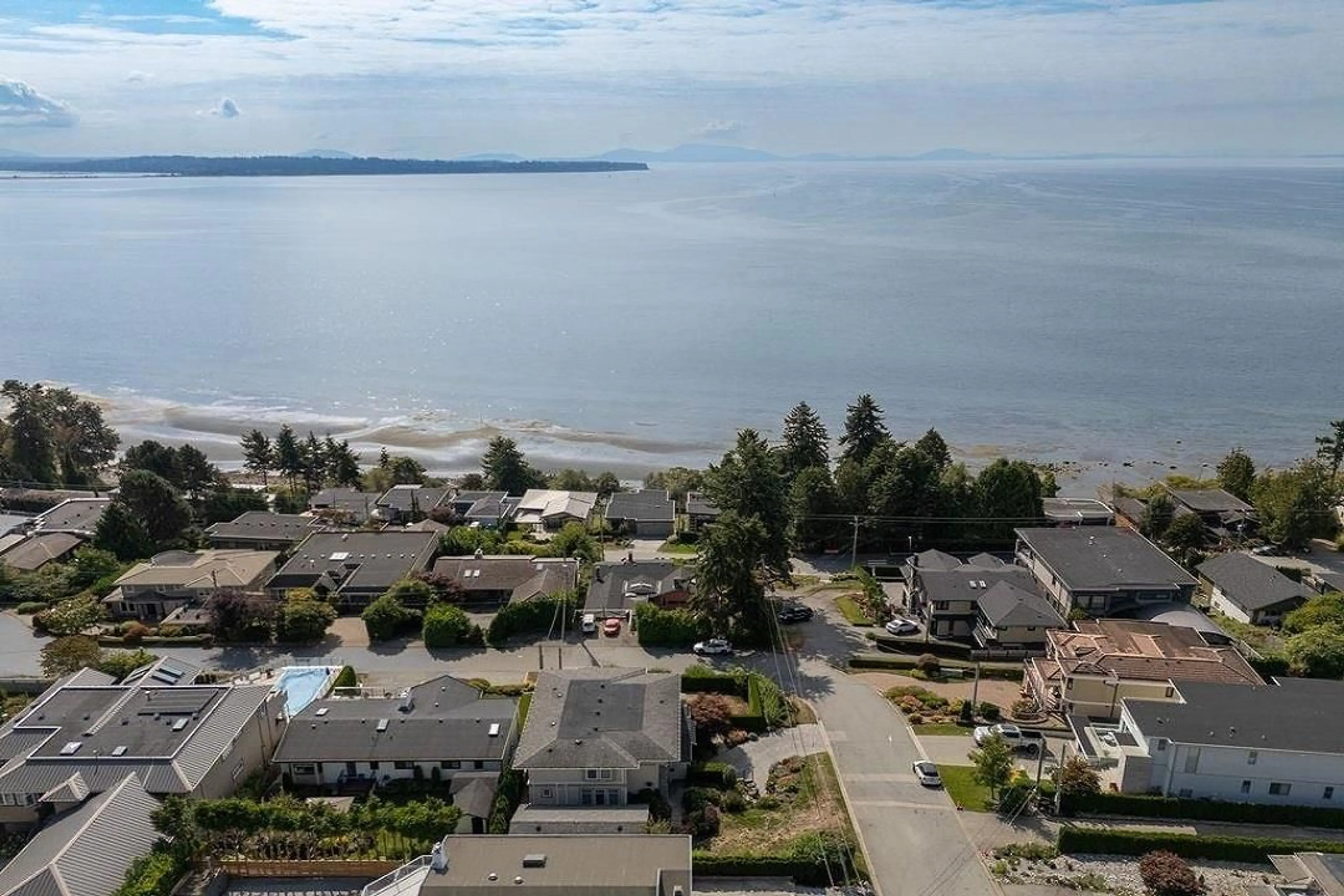 A pic from outside/outdoor area/front of a property/back of a property/a pic from drone, water/lake/river/ocean view for 14310 SUNSET DRIVE, White Rock British Columbia V4B2V5