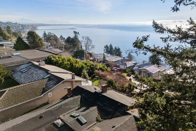 14310 SUNSET DRIVE, White Rock 5
