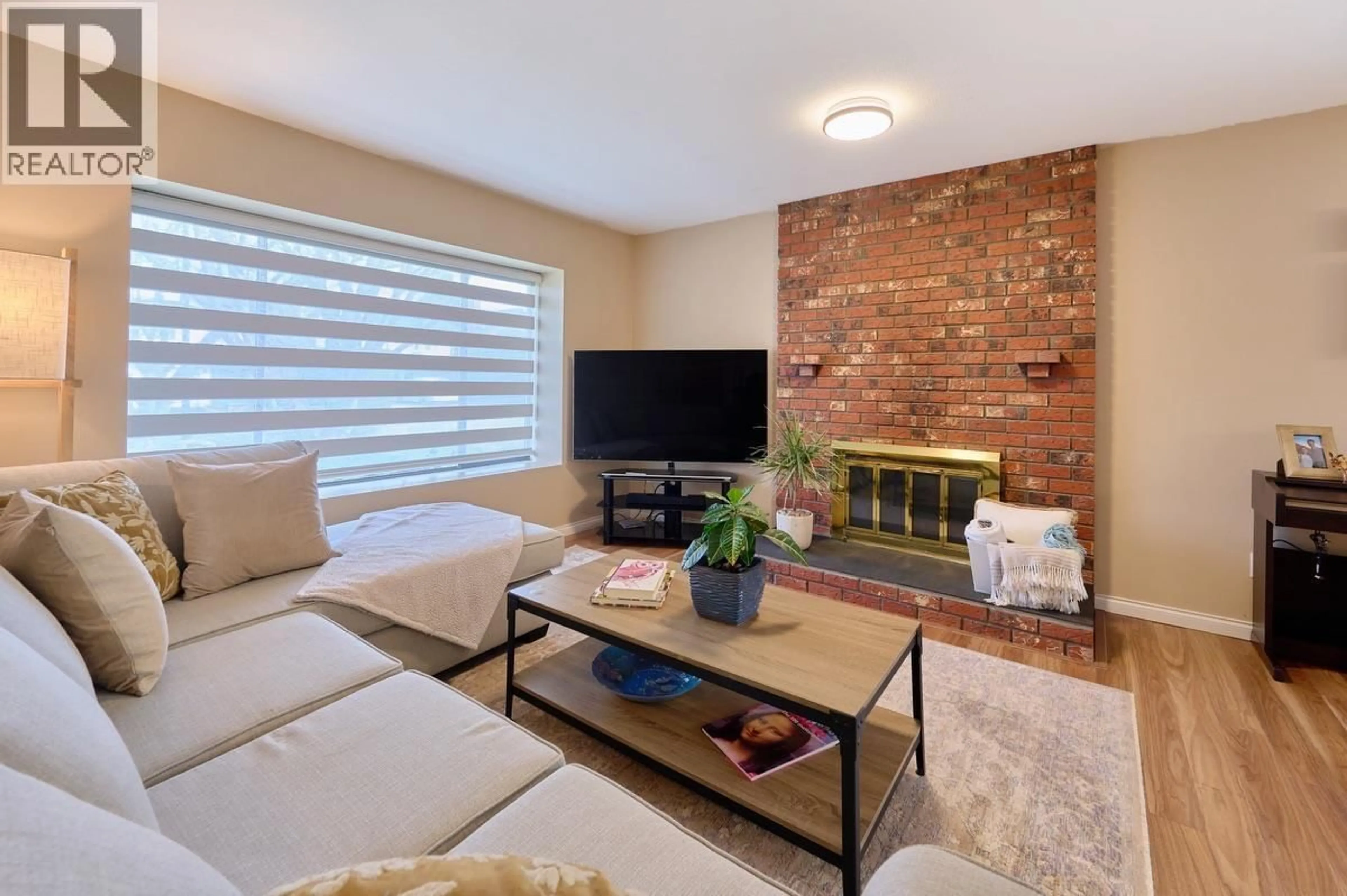 Living room with furniture, unknown for 20398 DALE DRIVE, Maple Ridge British Columbia V2X8V6