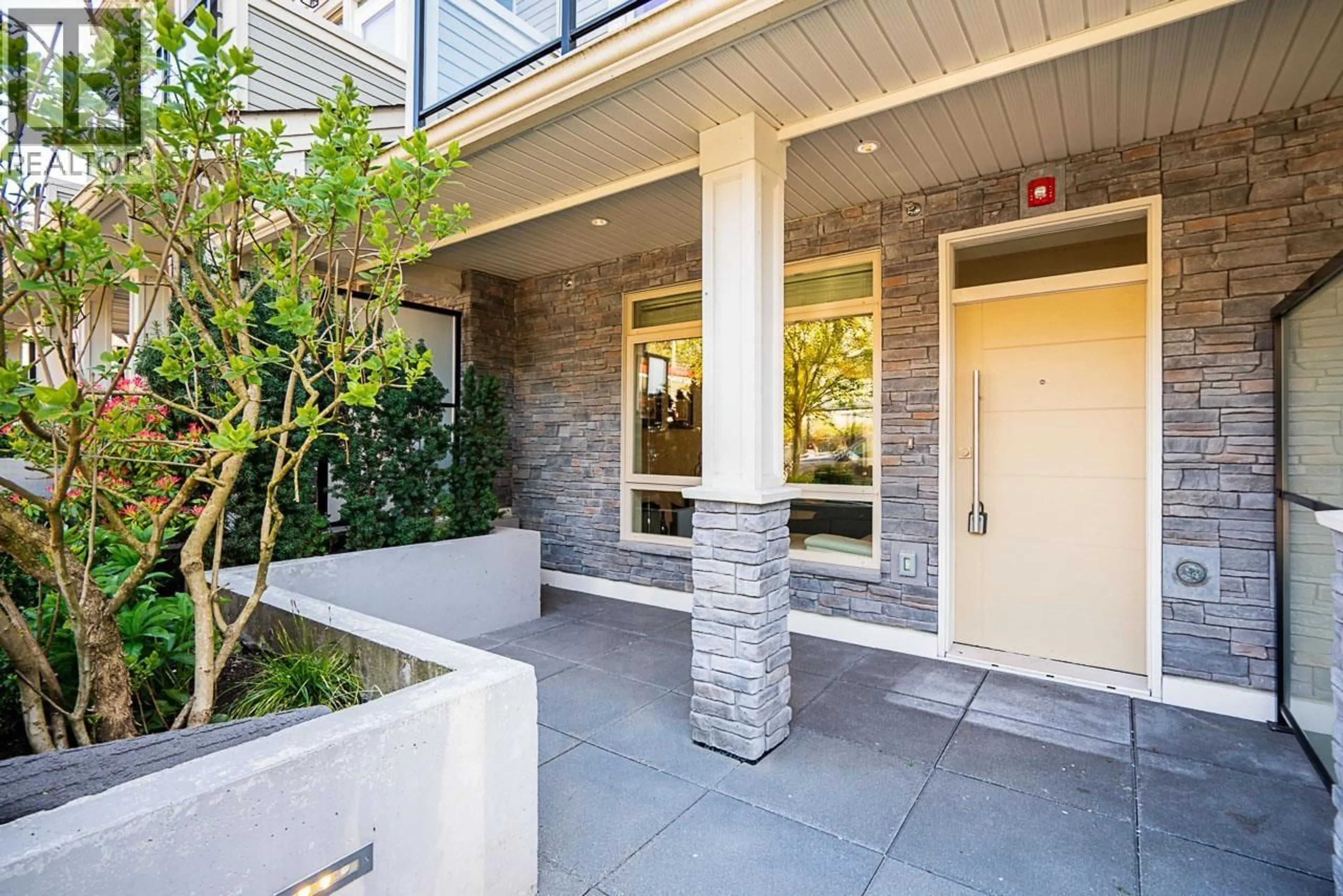 Unknown for 4 - 115 QUEENS ROAD, North Vancouver British Columbia V7N2K4