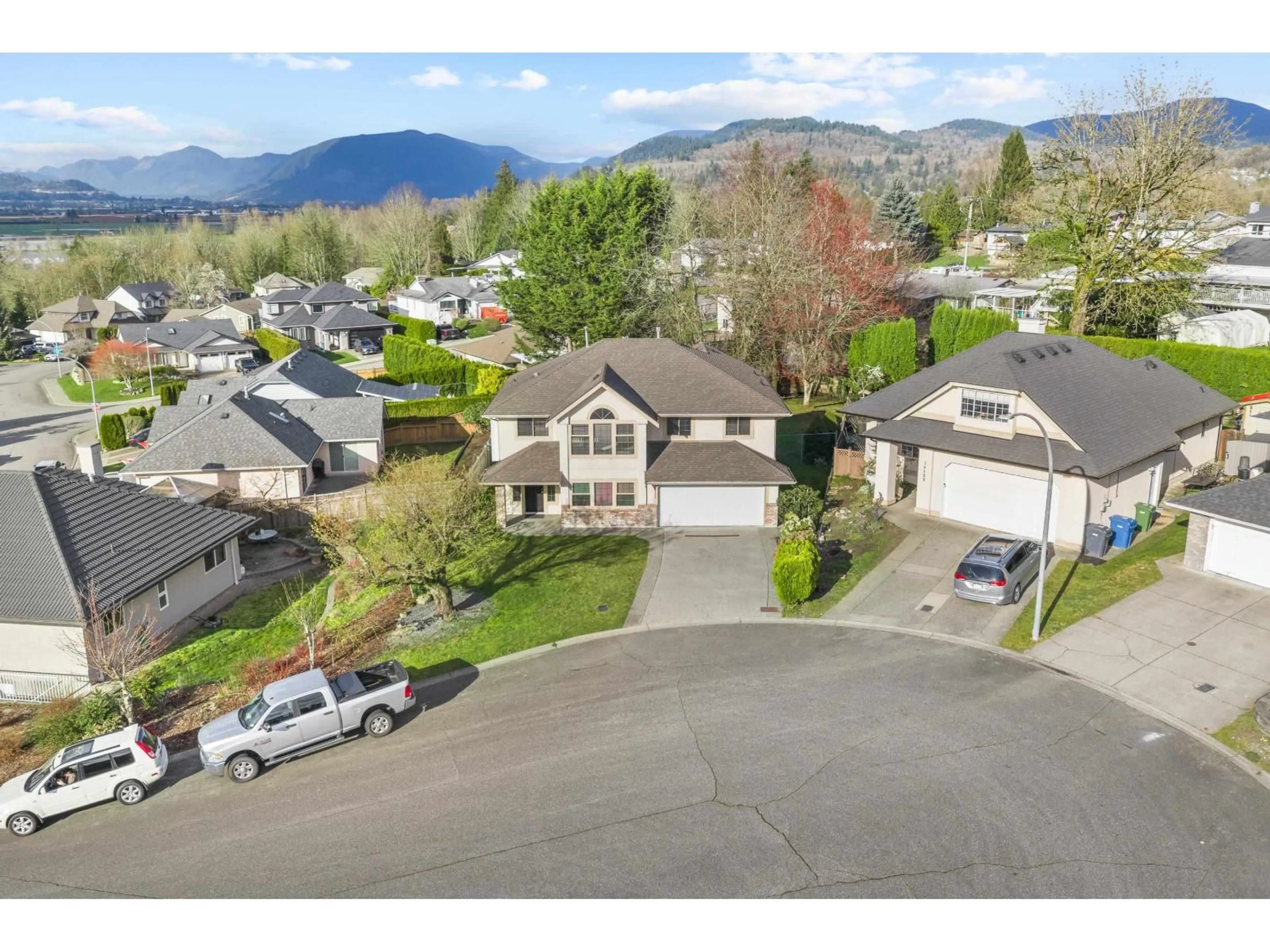 A pic from outside/outdoor area/front of a property/back of a property/a pic from drone, mountain view for 34495 PICTON PLACE, Abbotsford British Columbia V2S7H6