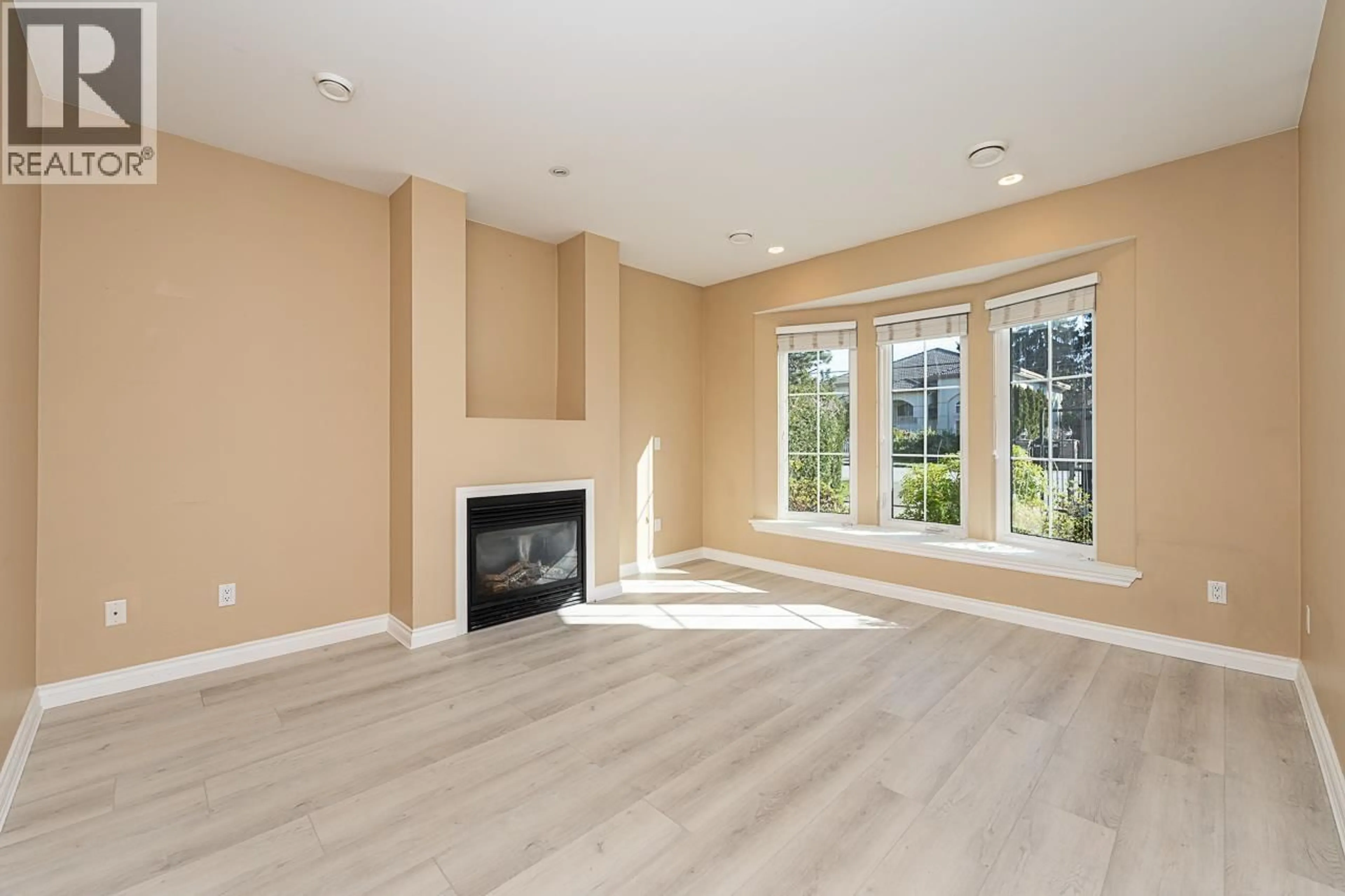 Living room with furniture, unknown for 8671 MINLER ROAD, Richmond British Columbia V7C3V1