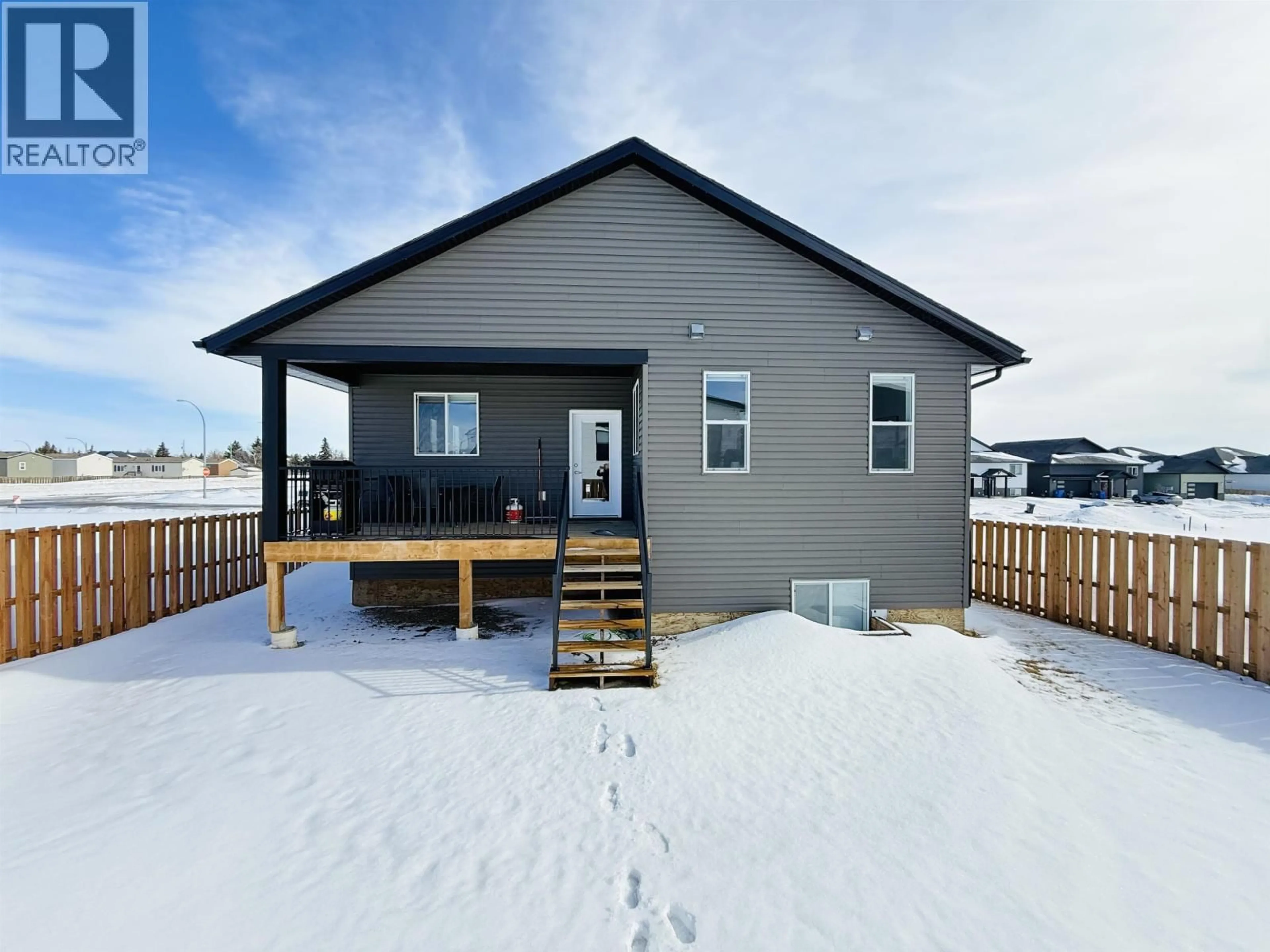 Home with vinyl exterior material, unknown for 8420 81 STREET, Fort St. John British Columbia V1J0P4