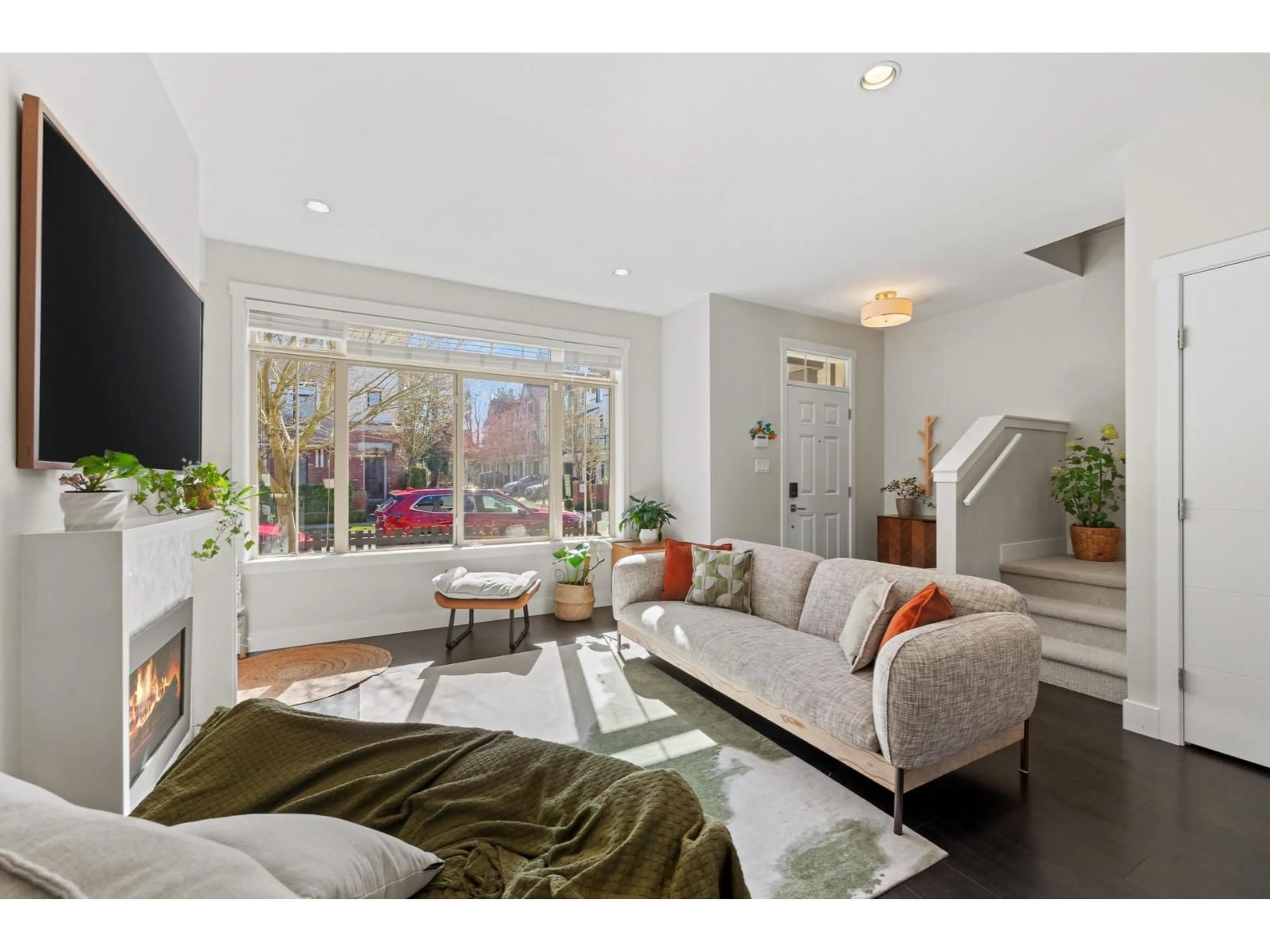 Living room with furniture, unknown for 16511 24A AVENUE, Surrey British Columbia V3Z0M8