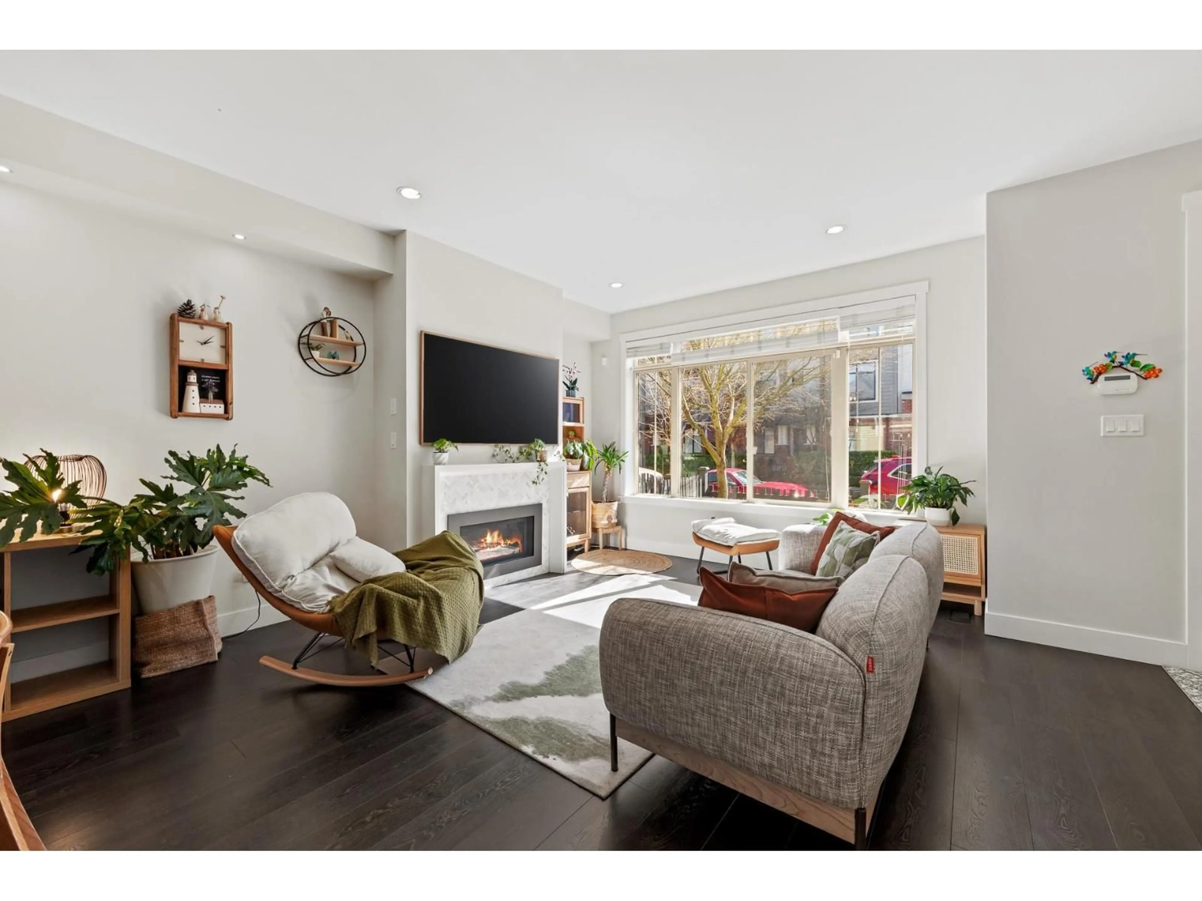 Living room with furniture, unknown for 16511 24A AVENUE, Surrey British Columbia V3Z0M8