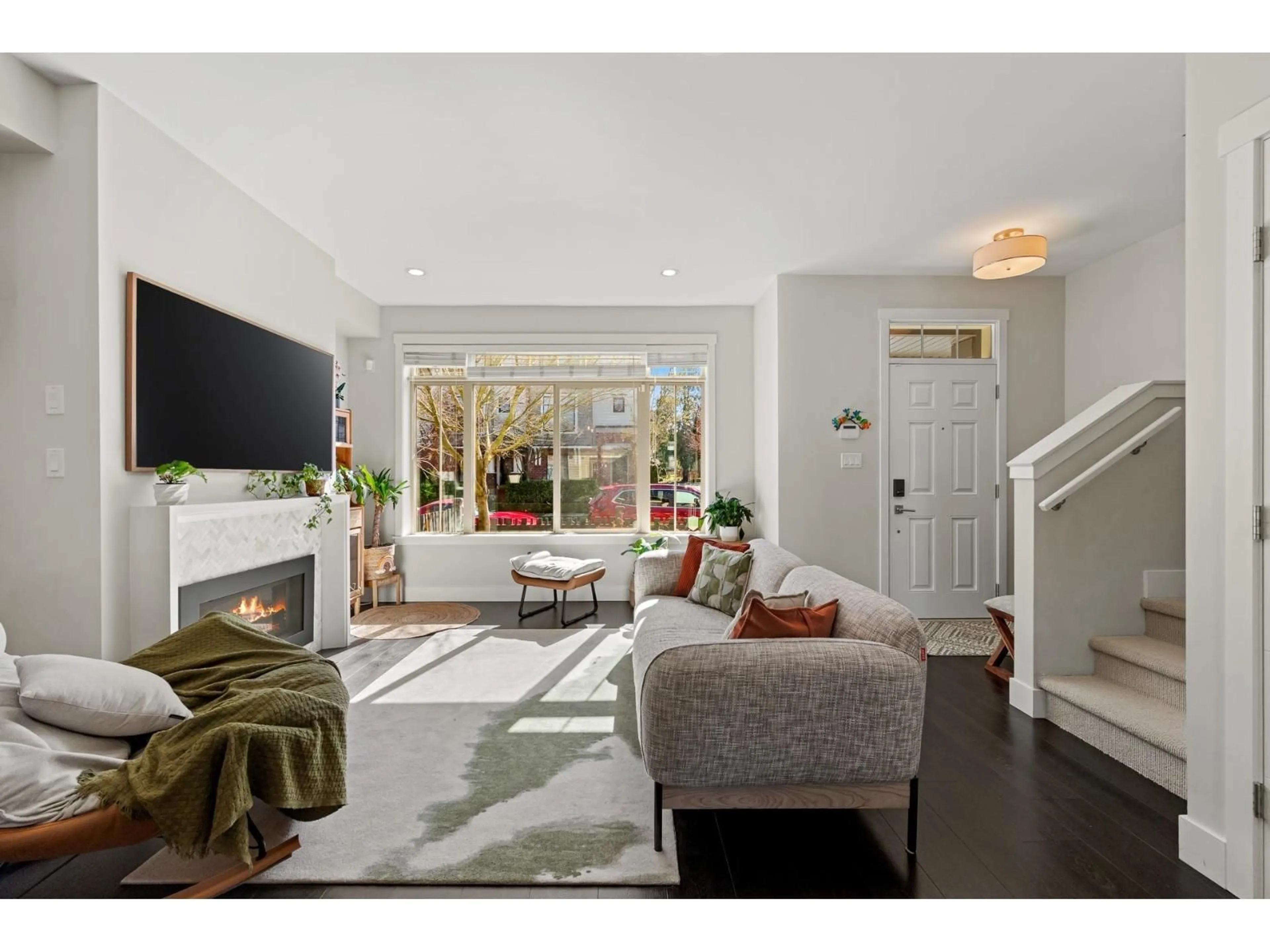 Living room with furniture, unknown for 16511 24A AVENUE, Surrey British Columbia V3Z0M8