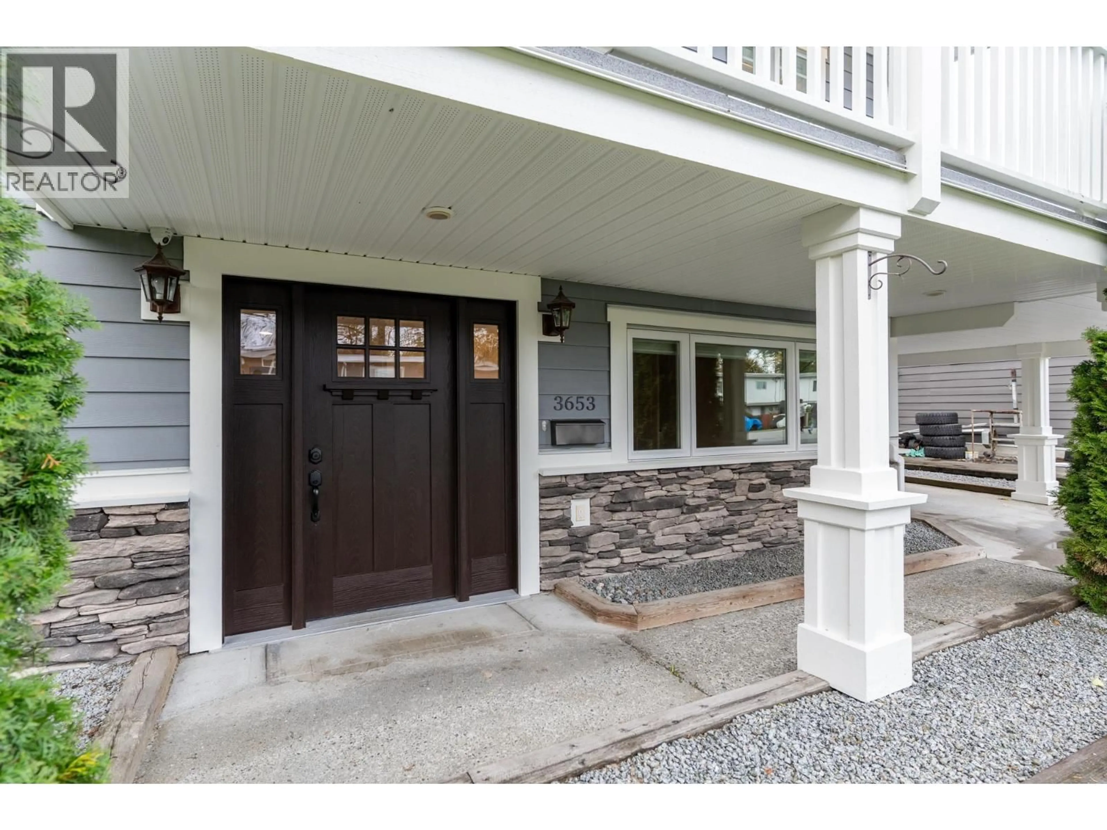 Indoor entryway for 3653 ST. THOMAS STREET, Port Coquitlam British Columbia V3B2Y9