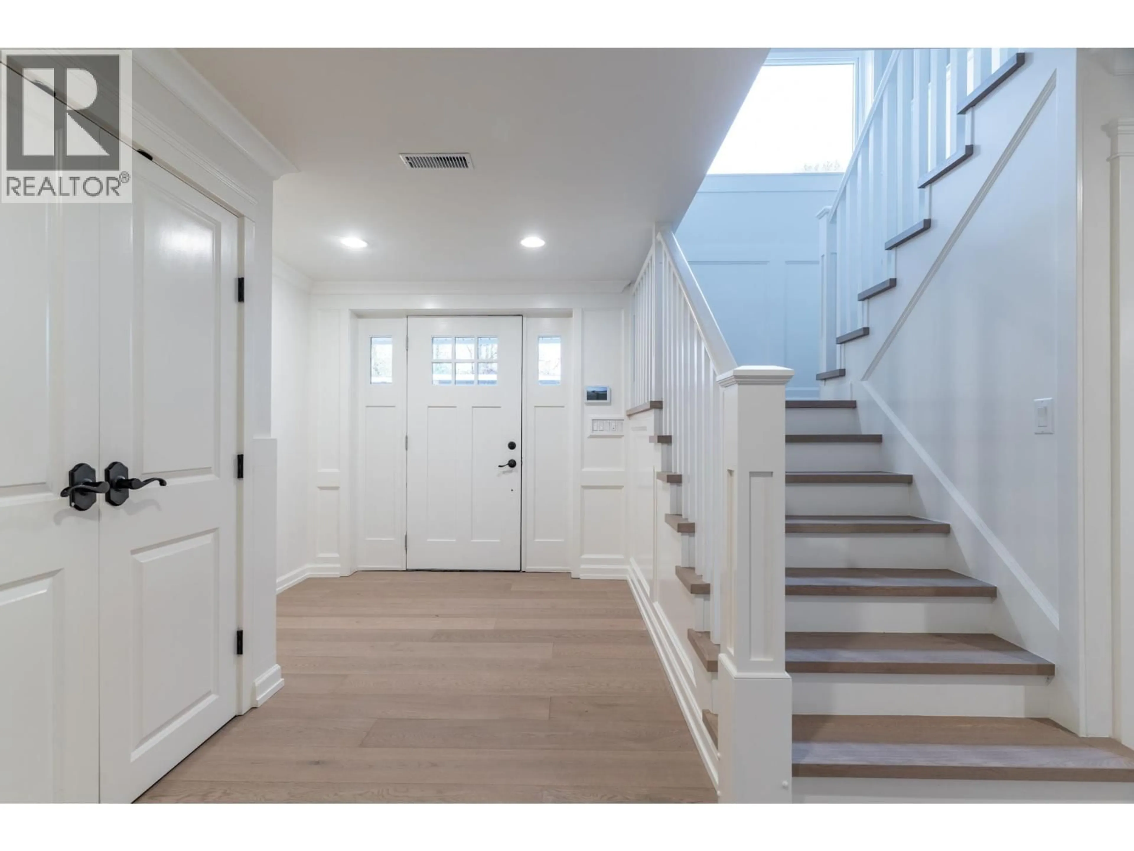 Indoor entryway for 3653 ST. THOMAS STREET, Port Coquitlam British Columbia V3B2Y9