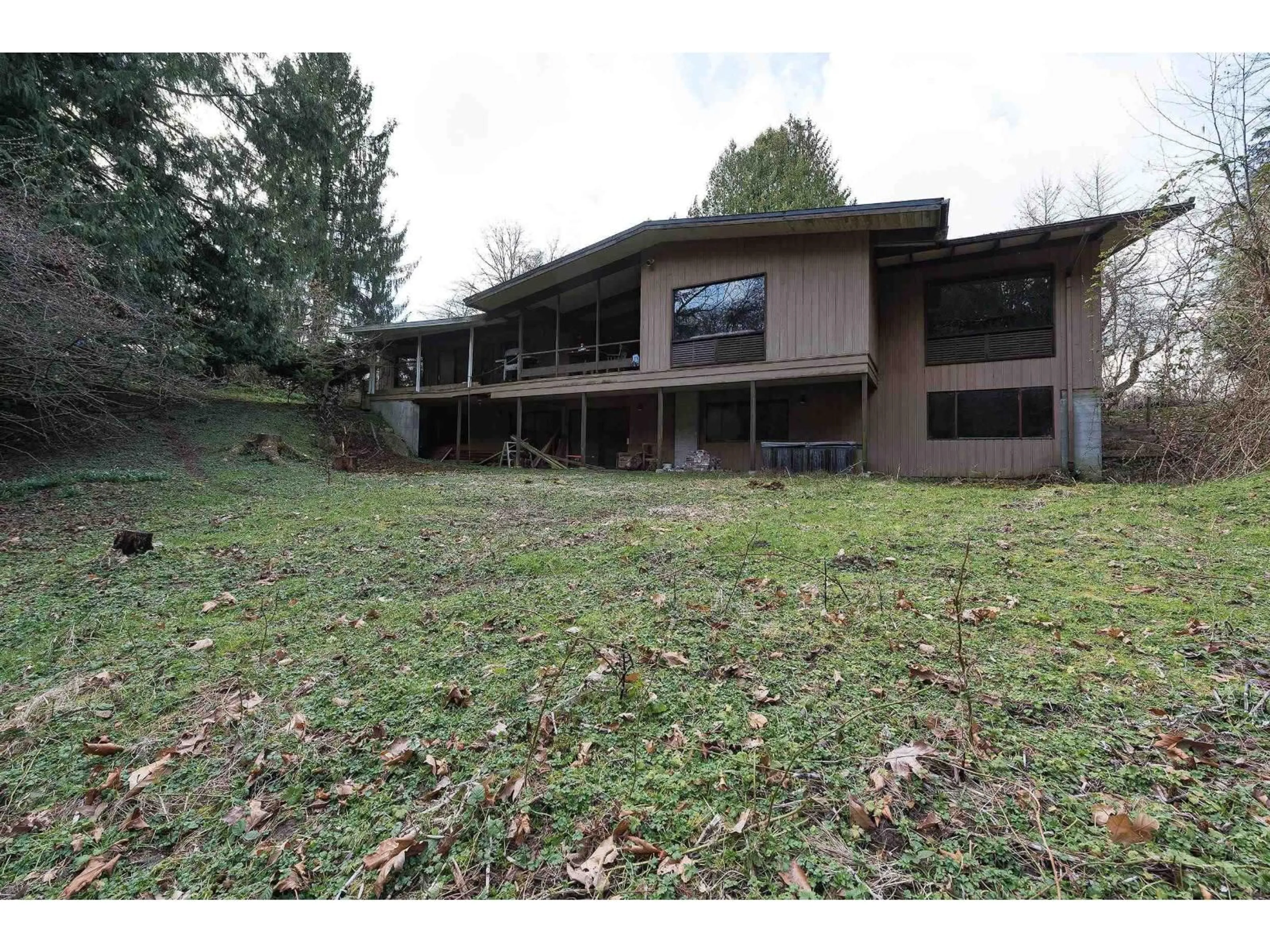 A pic from outside/outdoor area/front of a property/back of a property/a pic from drone, unknown for 19607 80 AVENUE, Langley British Columbia V3A4P7