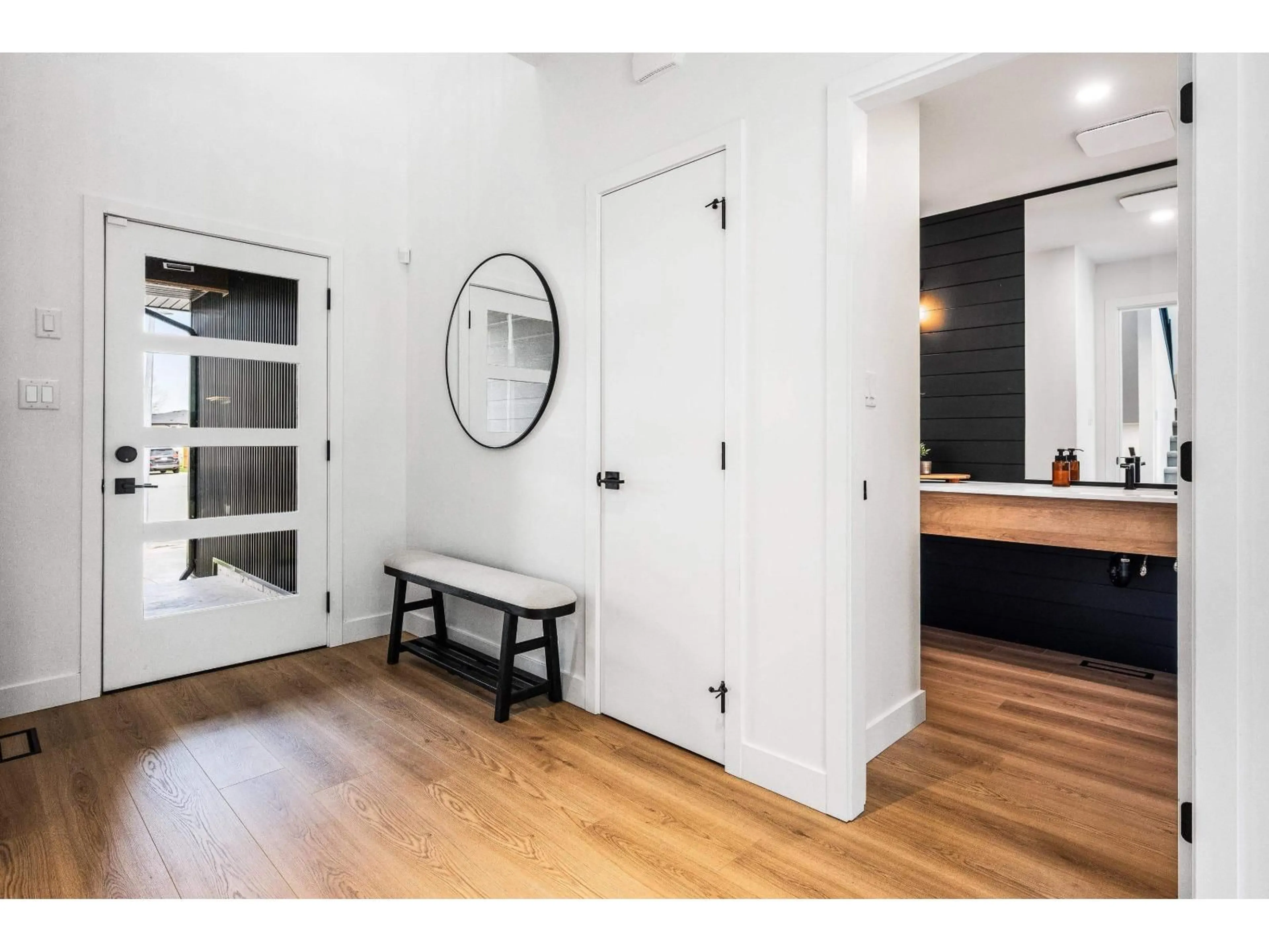 Indoor entryway for 5 - 46379 UPLANDS ROAD, Chilliwack British Columbia V2R4W1